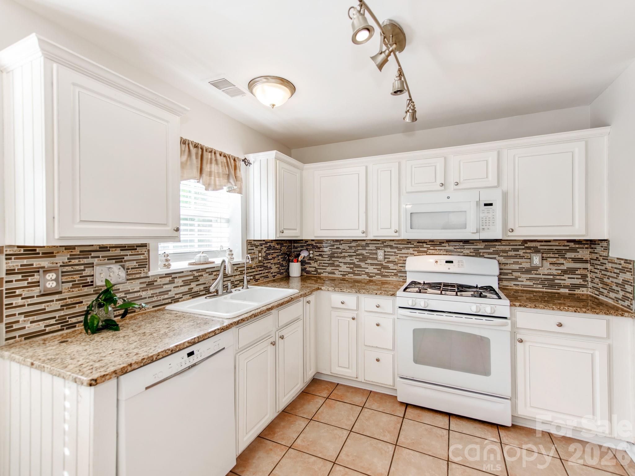 7707 Nicolette Court Property Photo 10