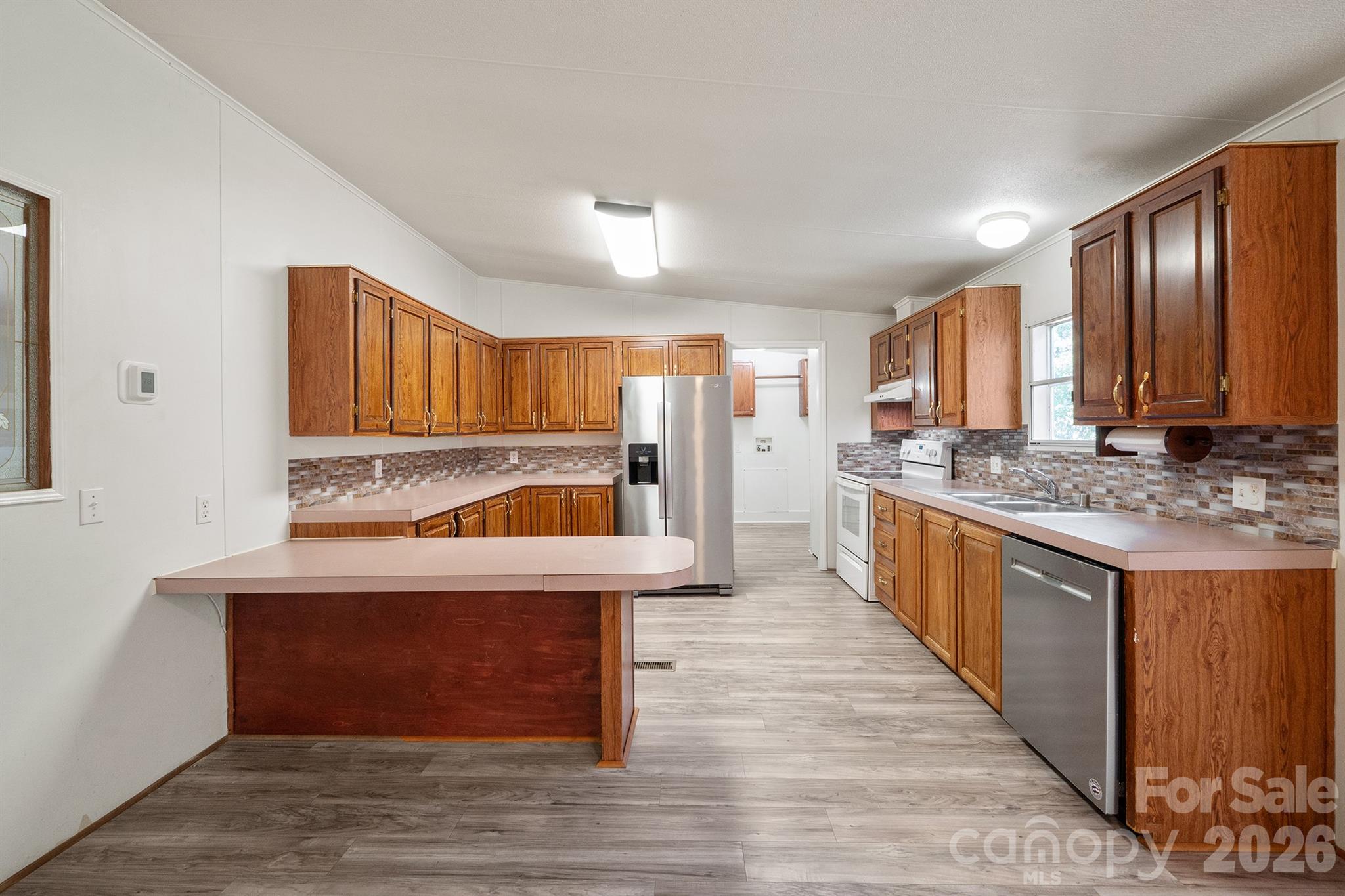 2120 Peeler Road Property Photo 28