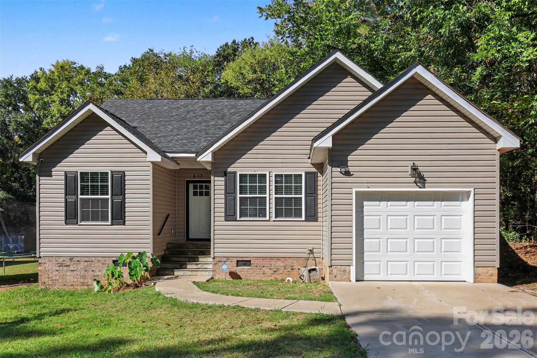 633 Ashford Street Property Photo 1