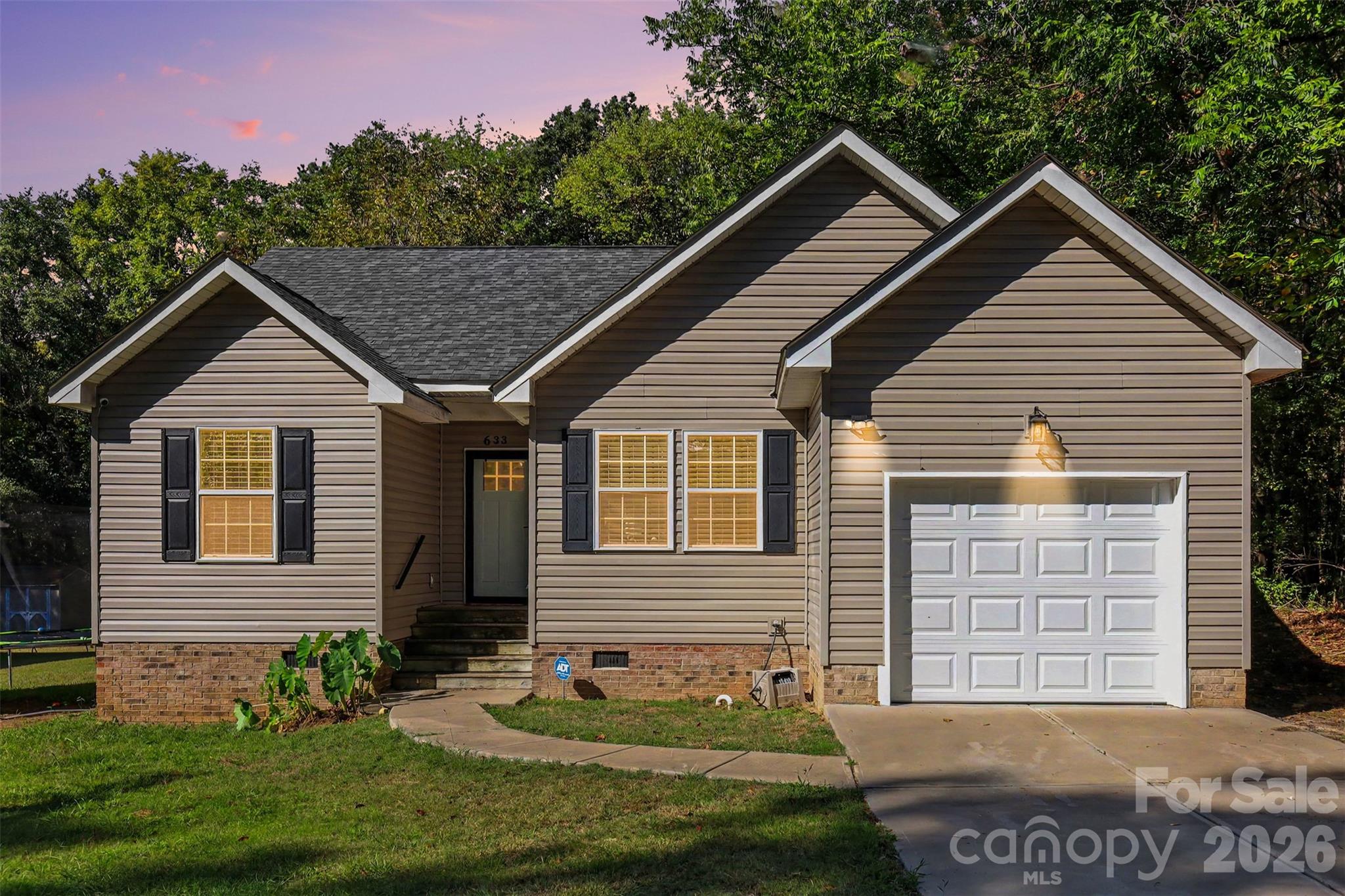 633 Ashford Street Property Photo 2