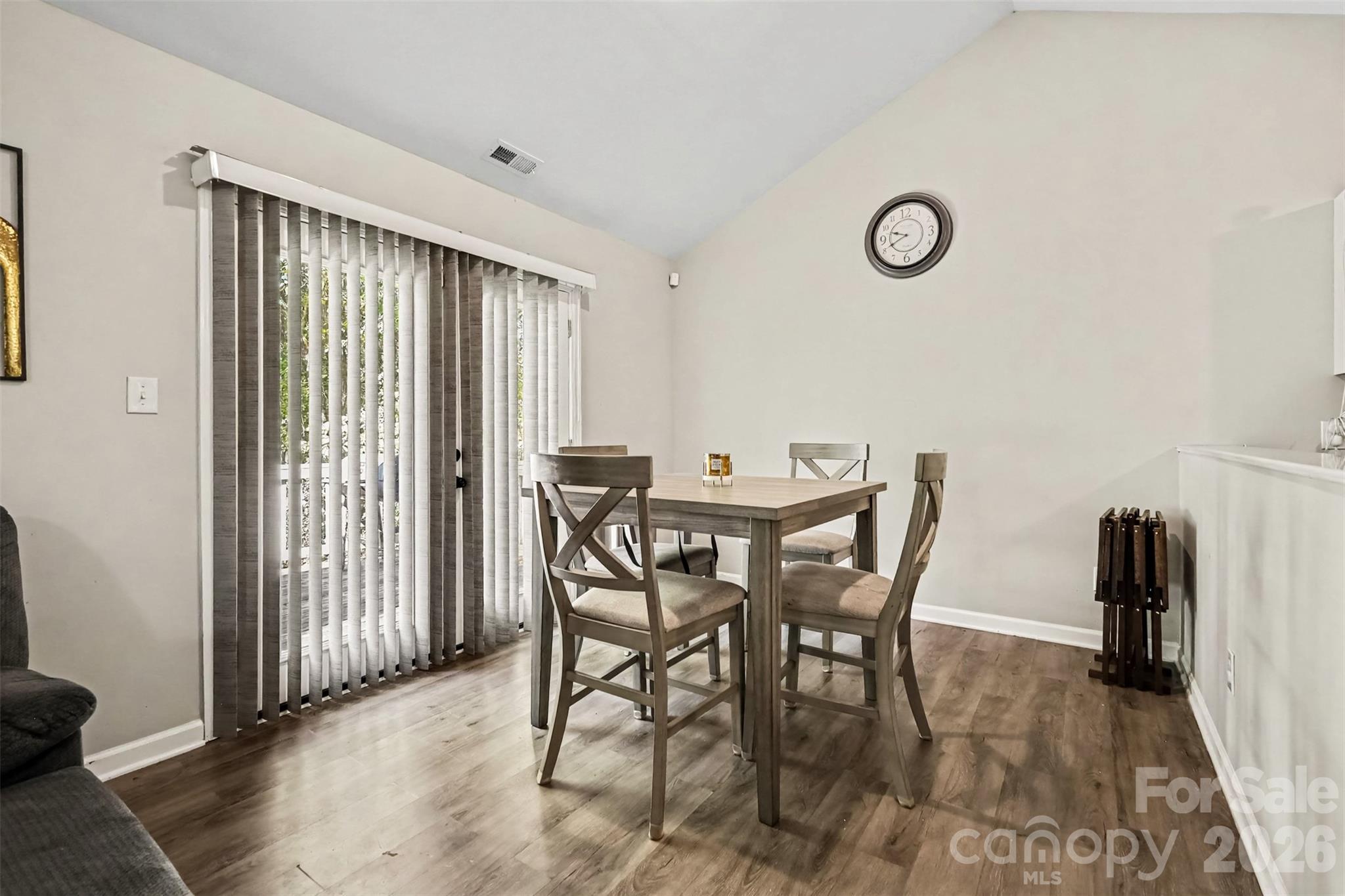 633 Ashford Street Property Photo 6