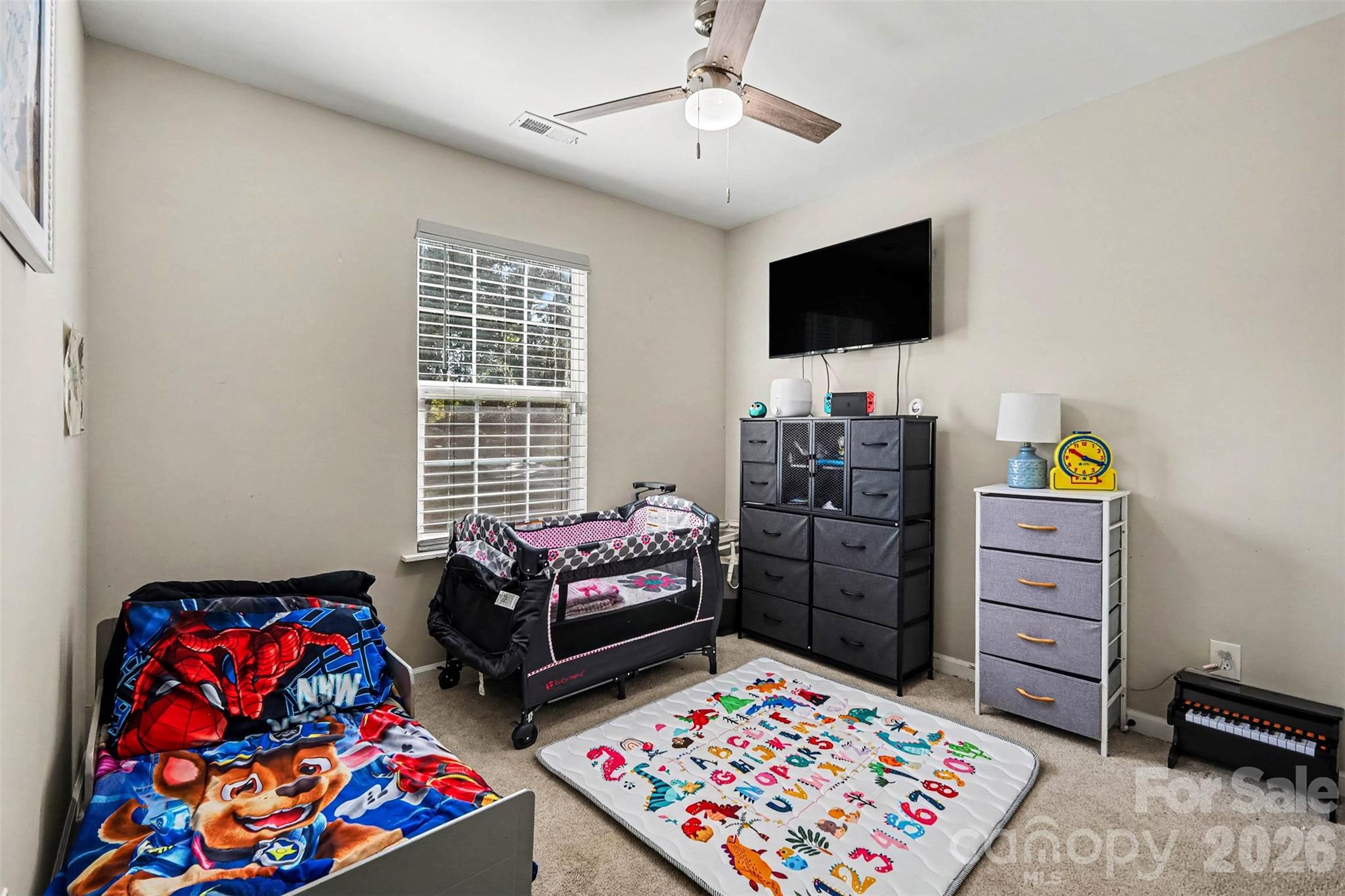 633 Ashford Street Property Photo 9