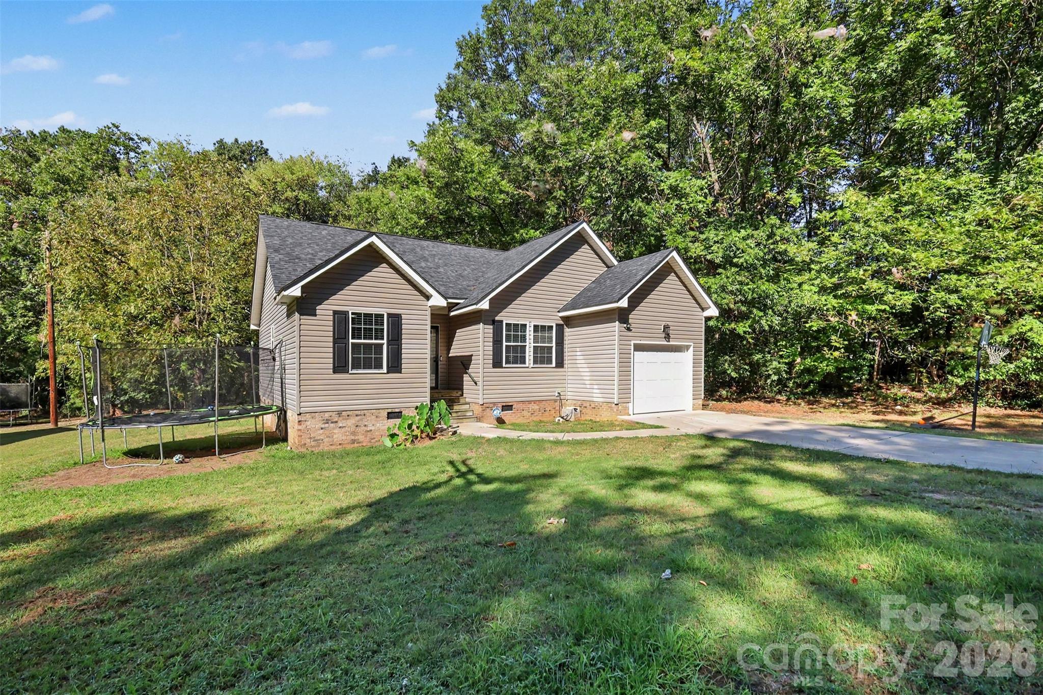 633 Ashford Street Property Photo 15