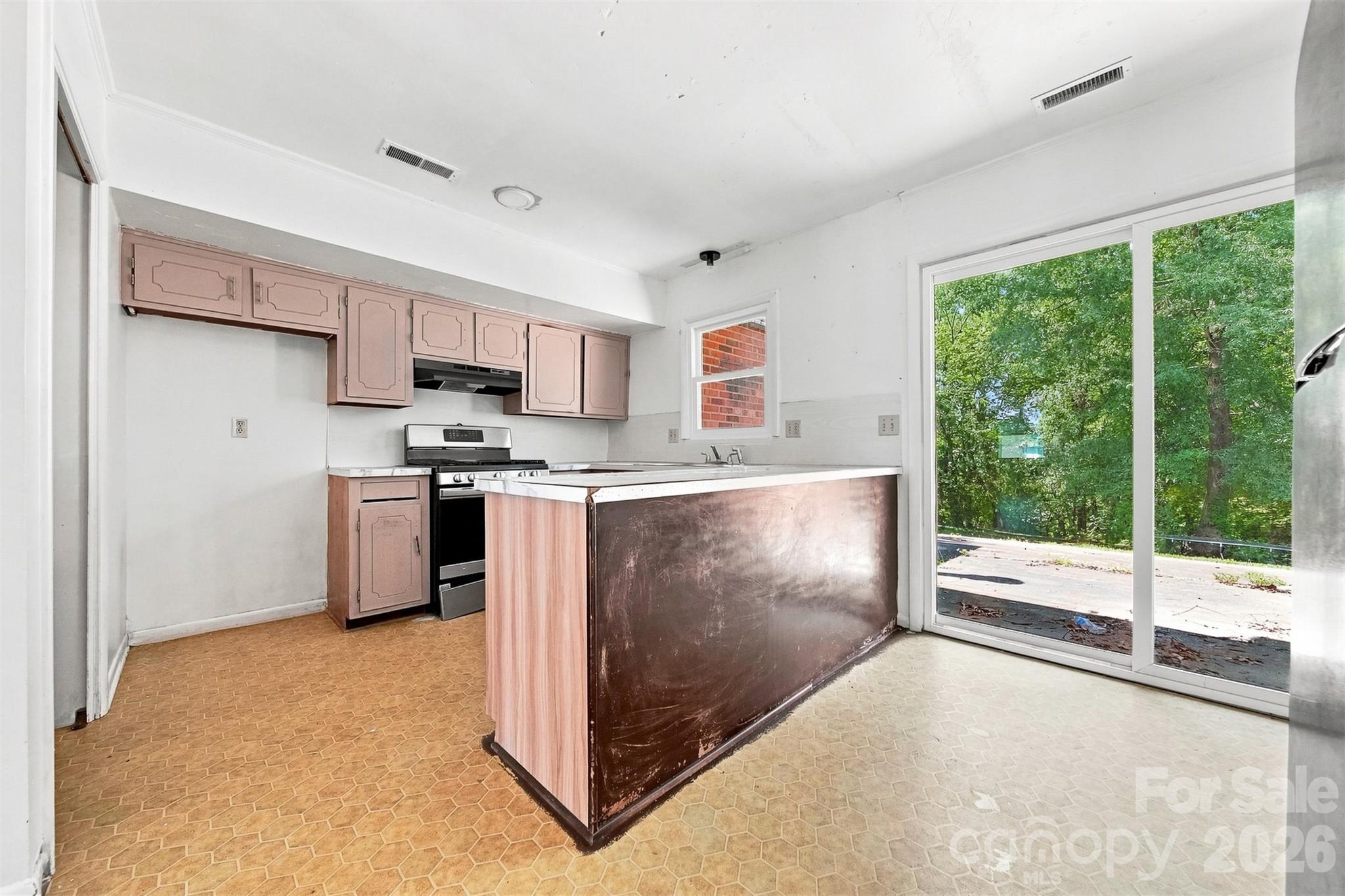 402 S Ashe Avenue Property Photo 12