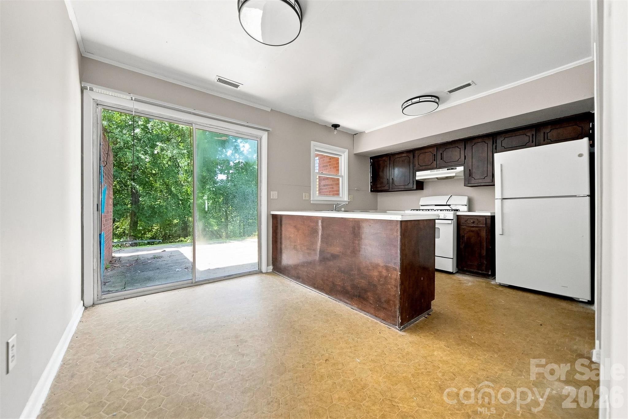 402 S Ashe Avenue Property Photo 14