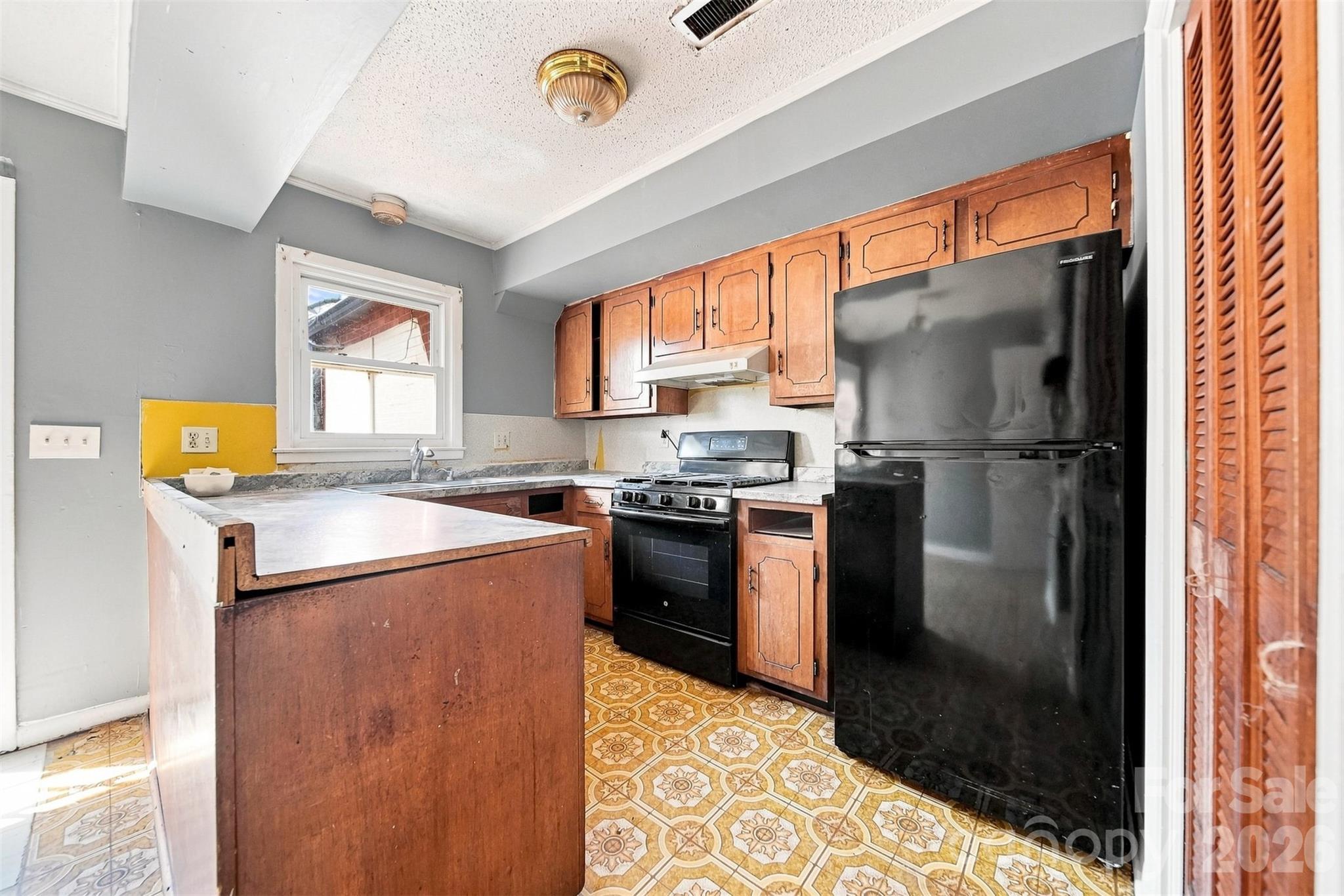 402 S Ashe Avenue Property Photo 16
