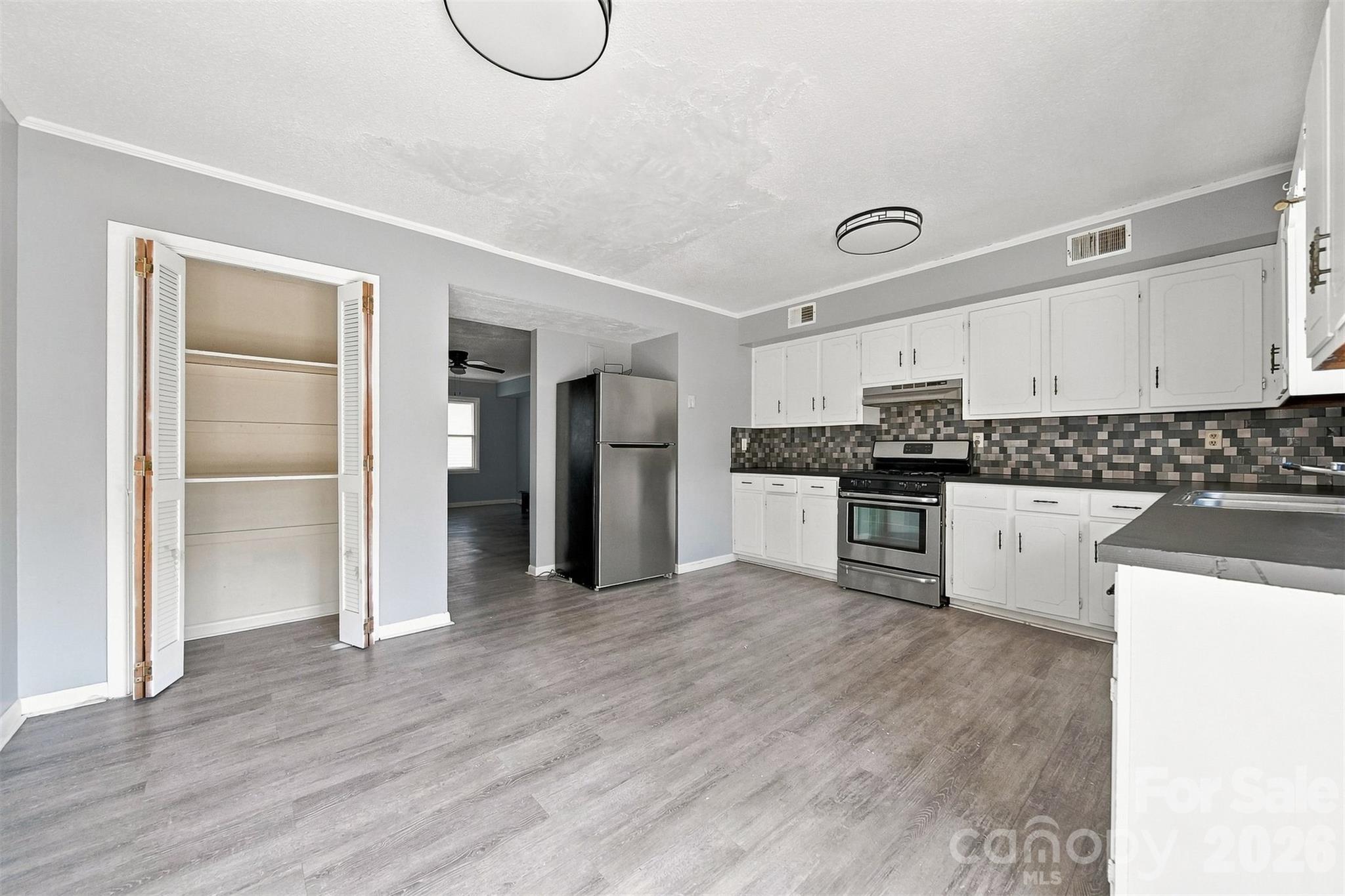 402 S Ashe Avenue Property Photo 19
