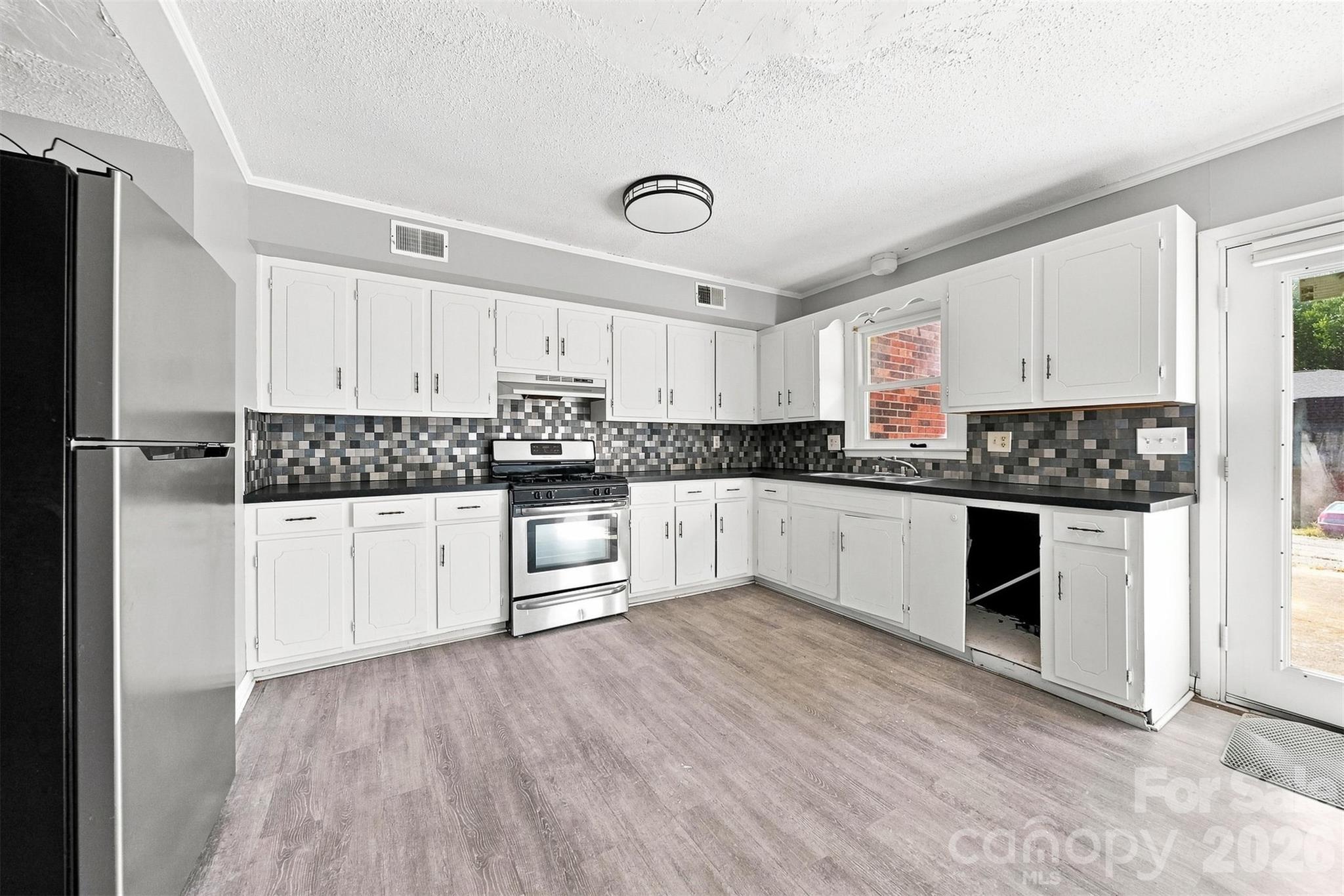 402 S Ashe Avenue Property Photo 20