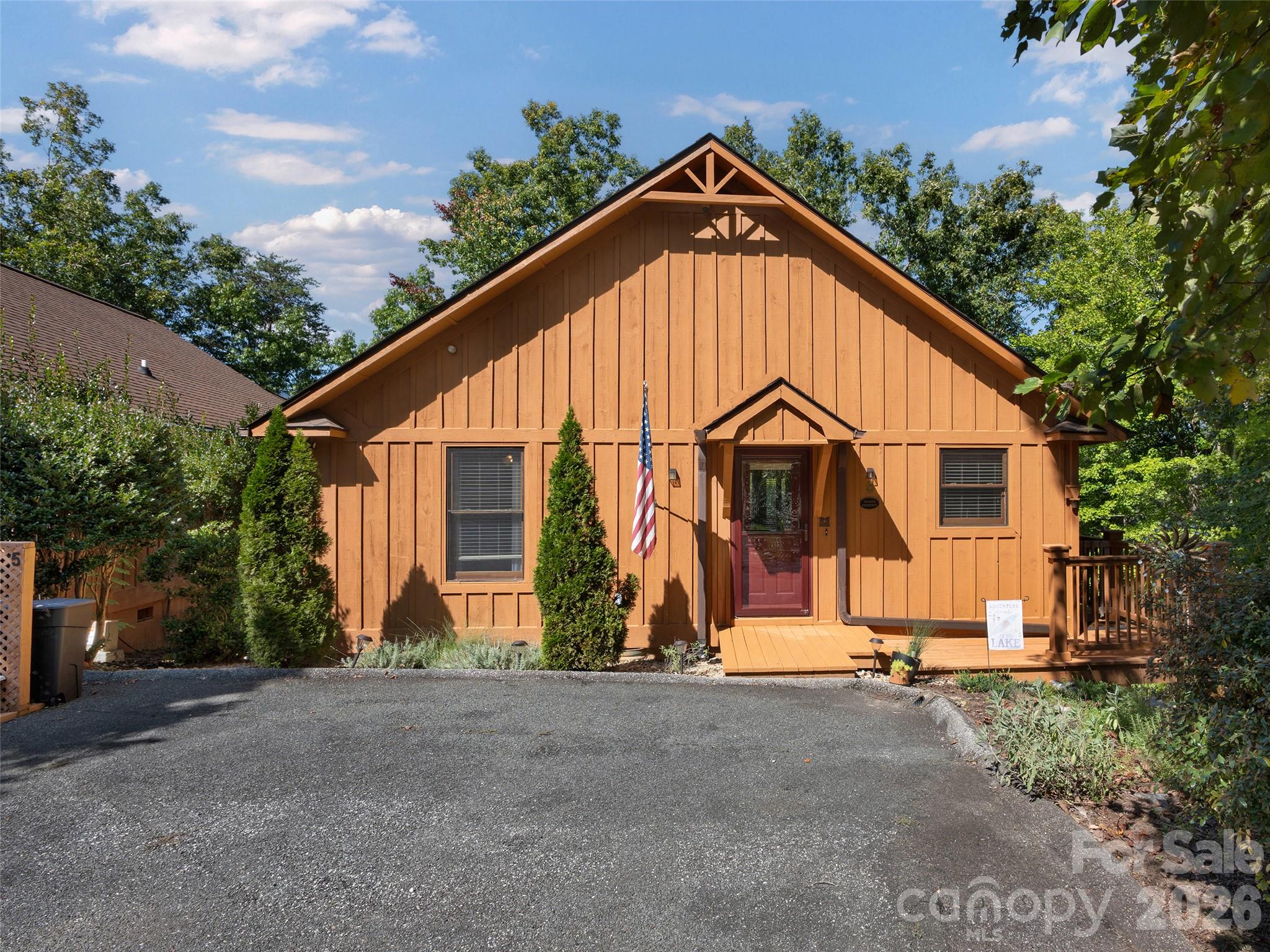 5 Chalet Court Property Photo 1