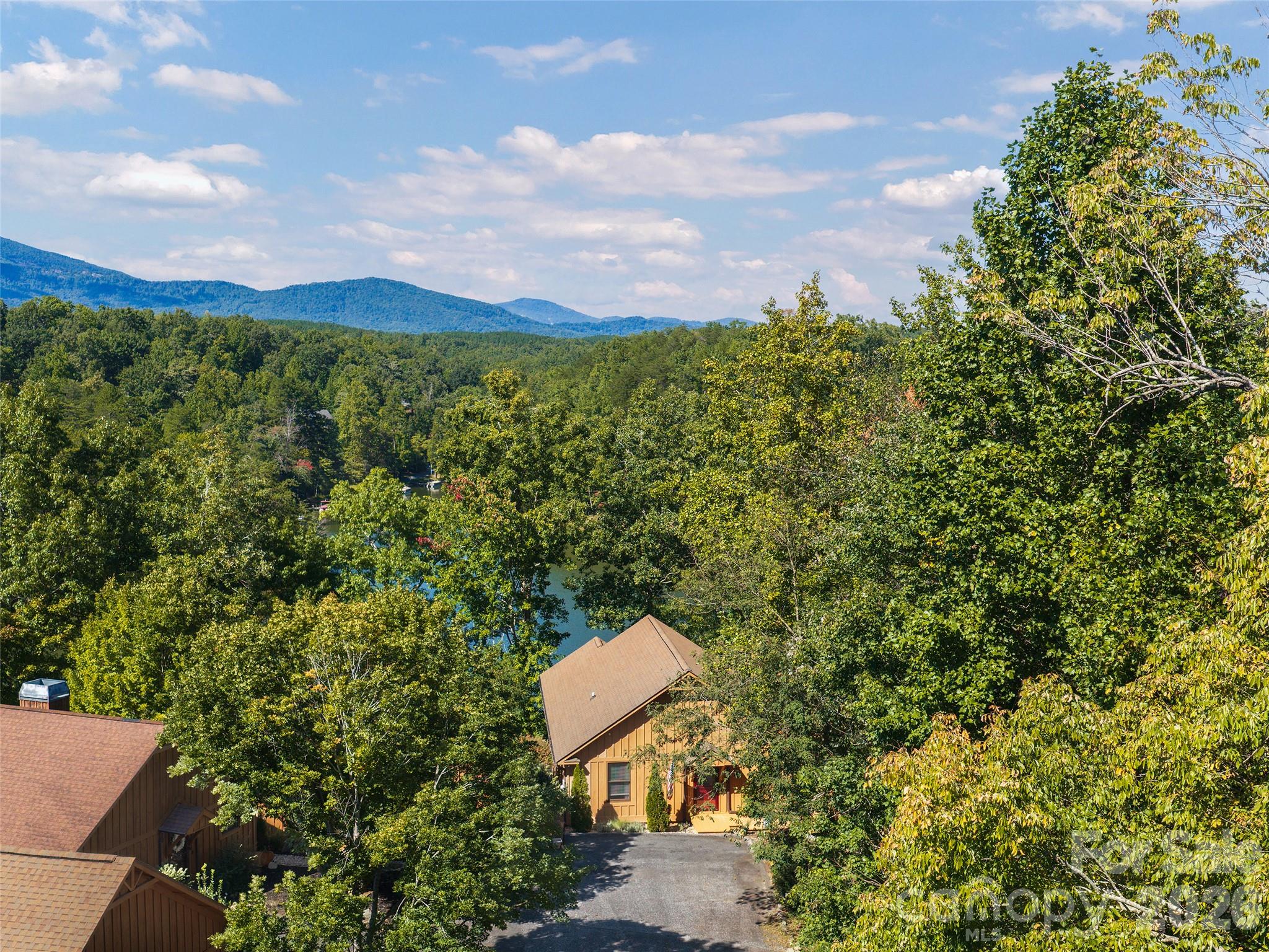5 Chalet Court Property Photo 2