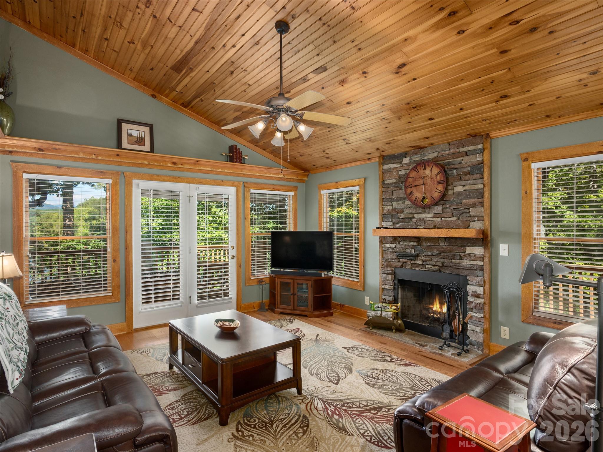 5 Chalet Court Property Photo 3