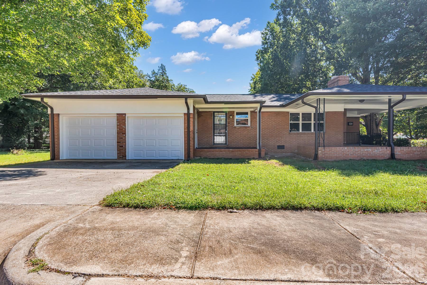 402 E Horah Street Property Photo 1