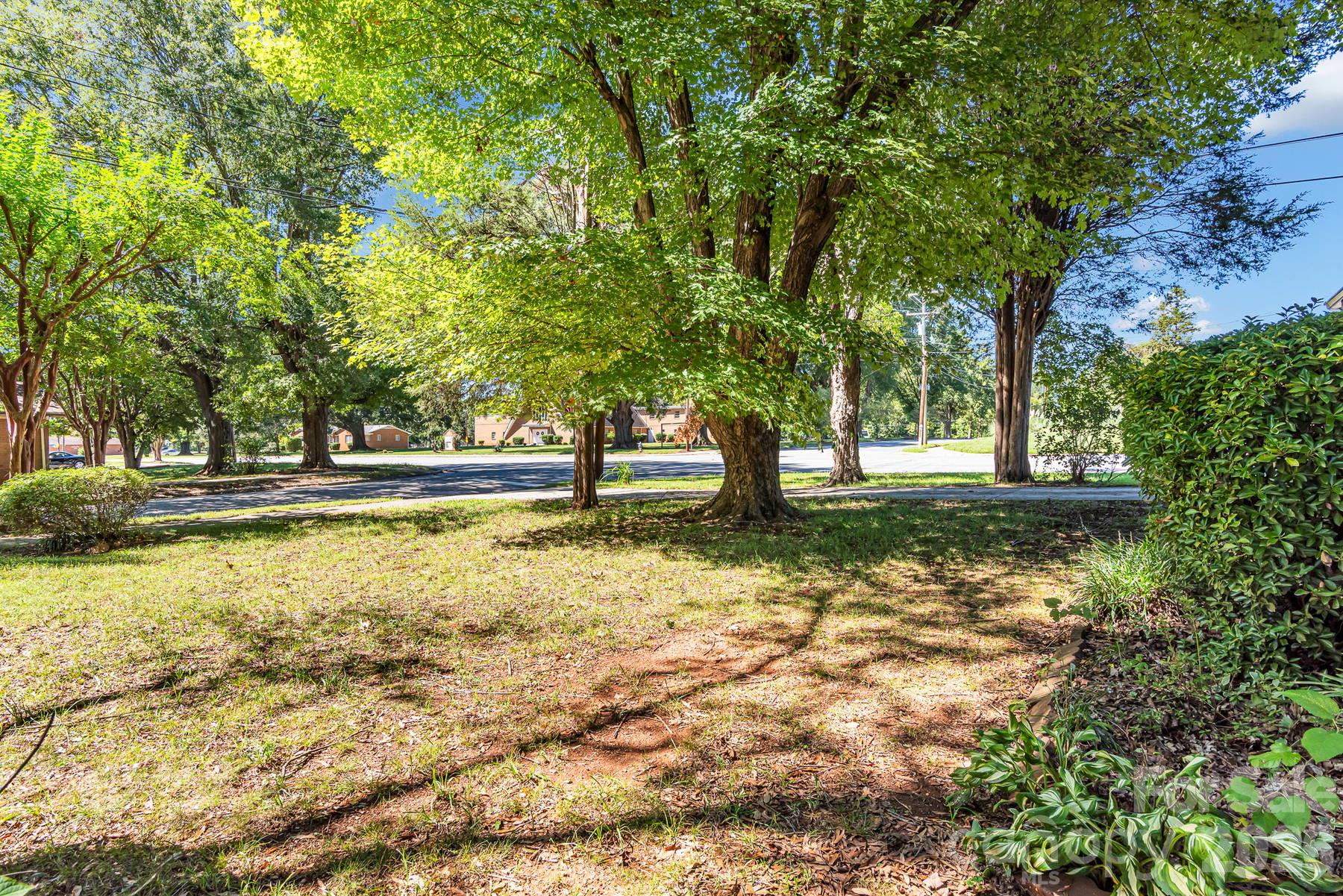 402 E Horah Street Property Photo 6