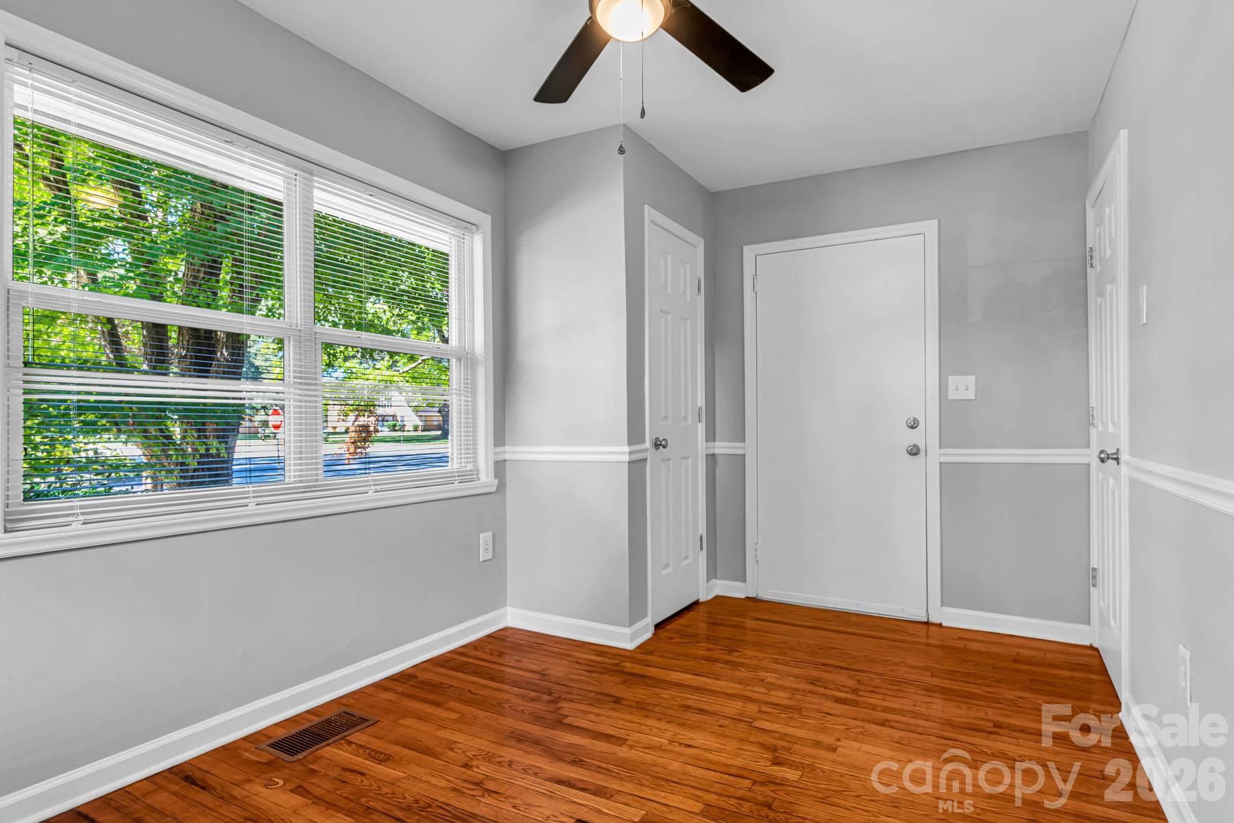 402 E Horah Street Property Photo 9