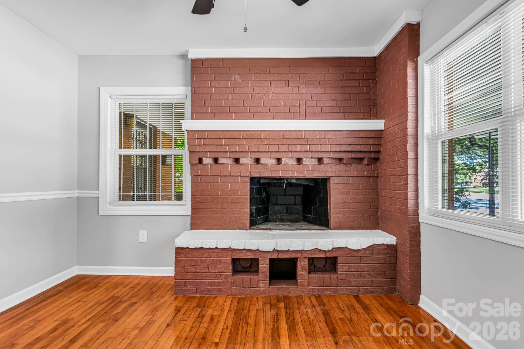 402 E Horah Street Property Photo 11