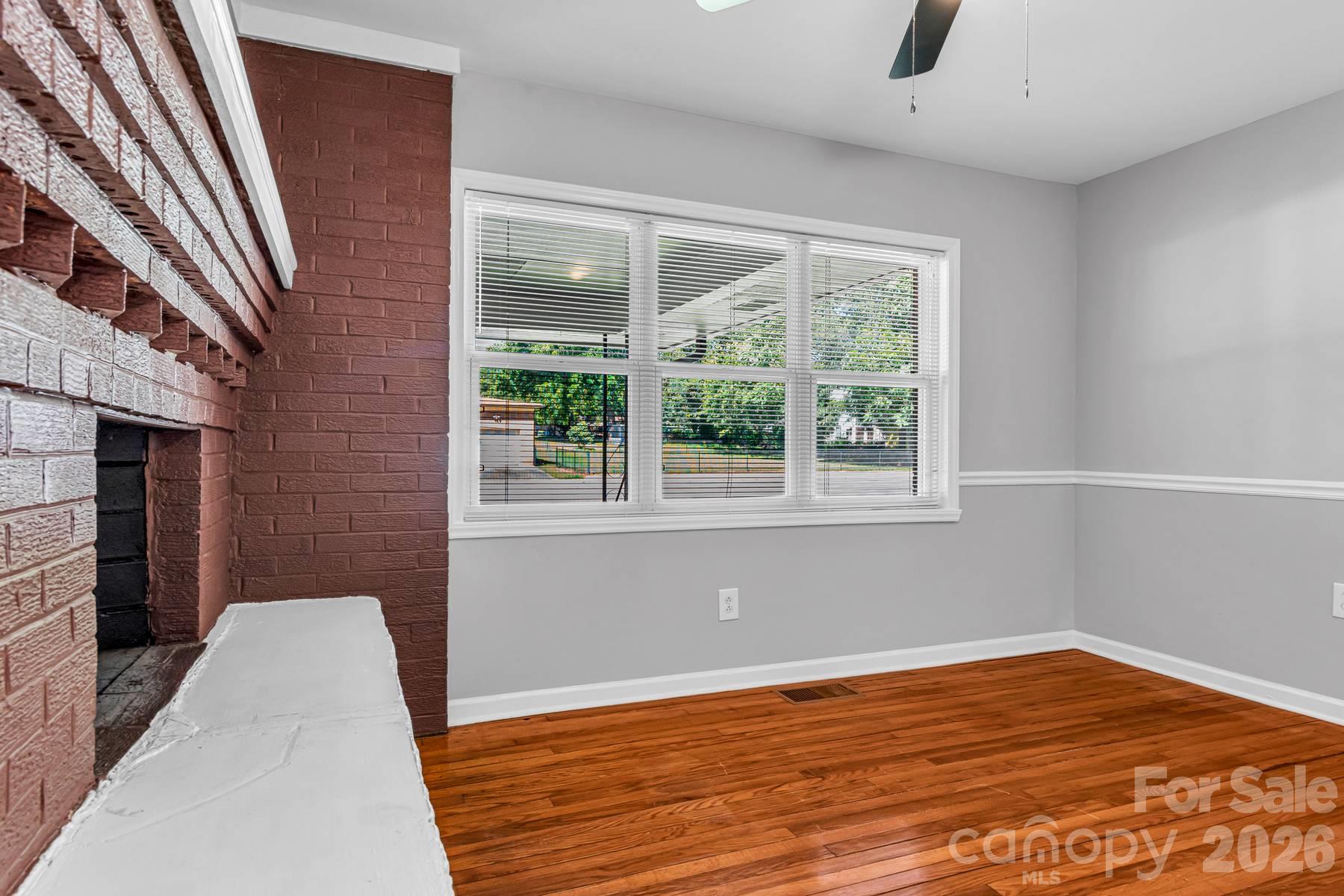 402 E Horah Street Property Photo 13