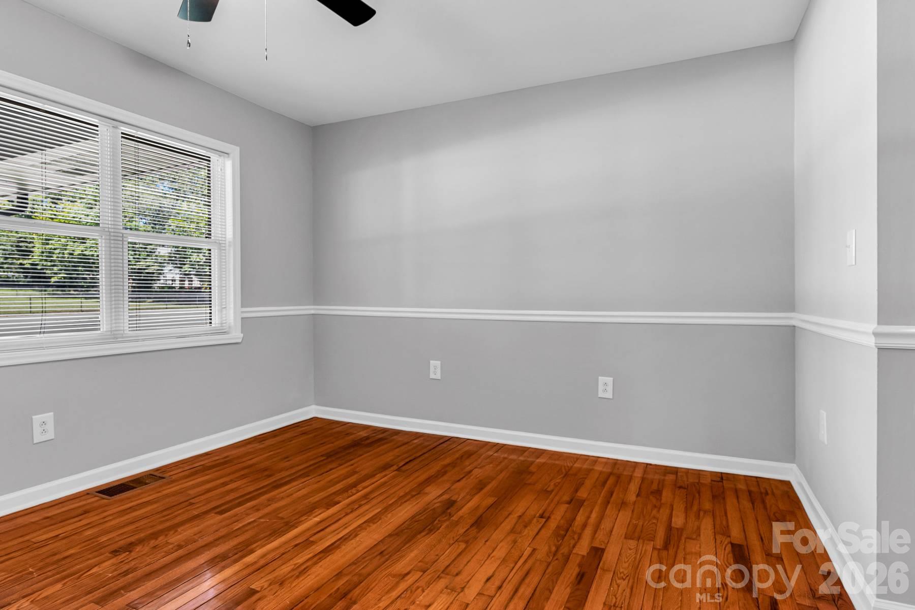 402 E Horah Street Property Photo 14