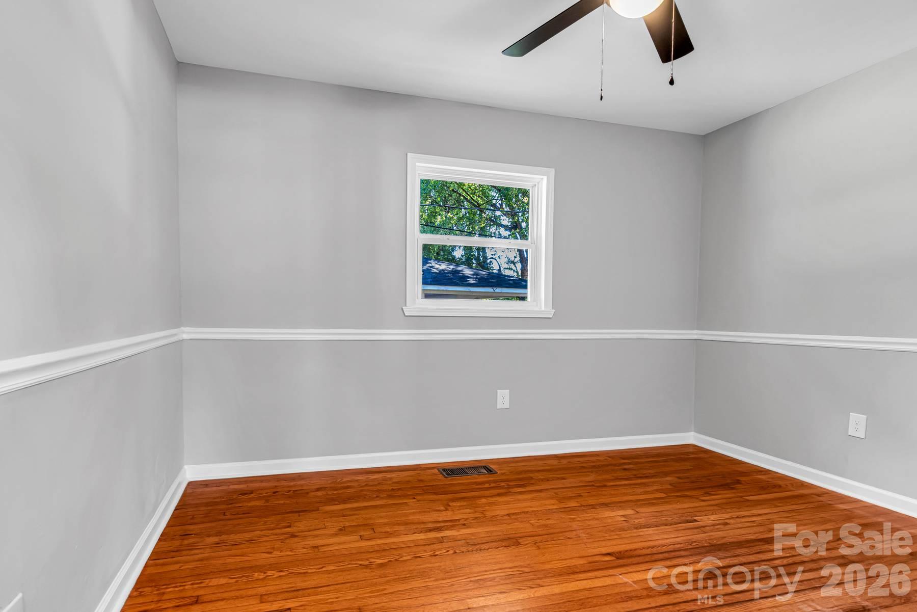 402 E Horah Street Property Photo 15
