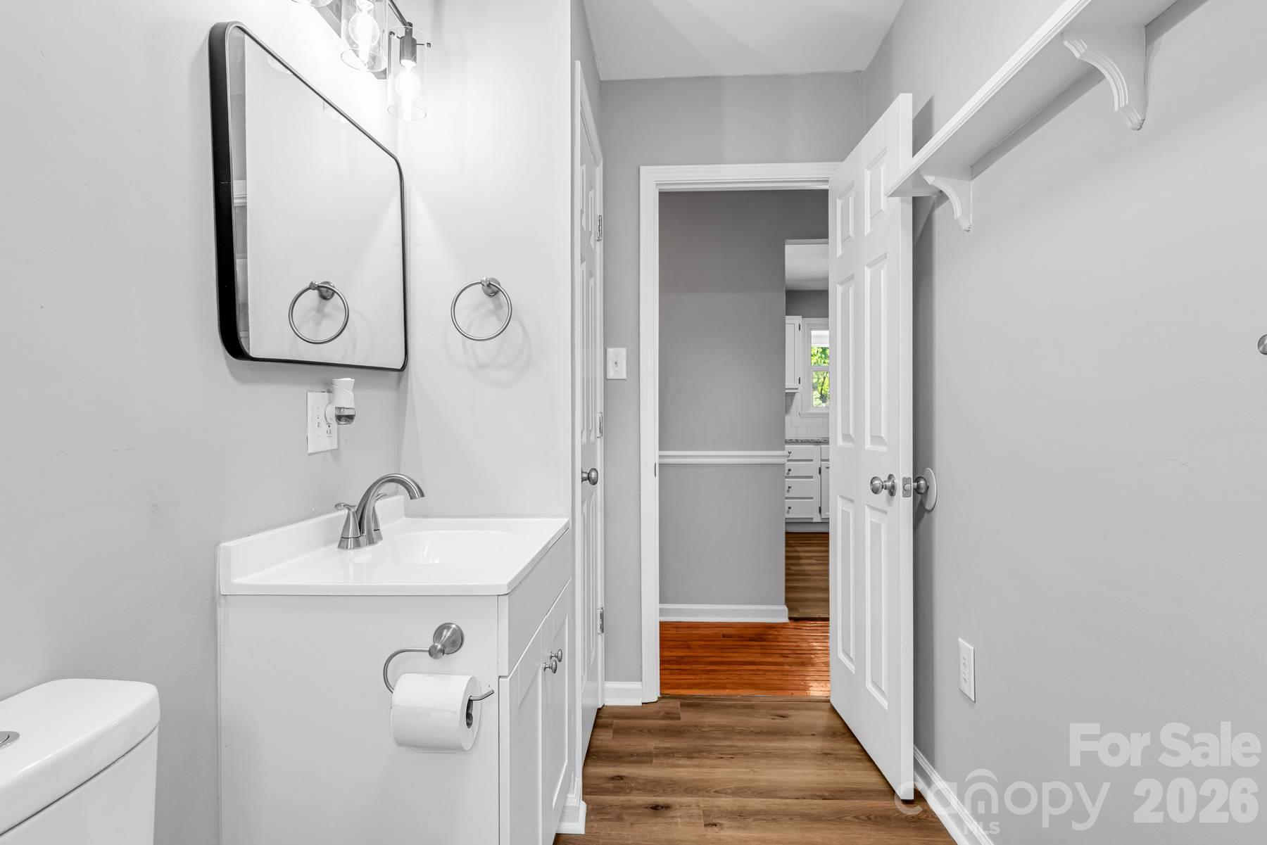 402 E Horah Street Property Photo 17