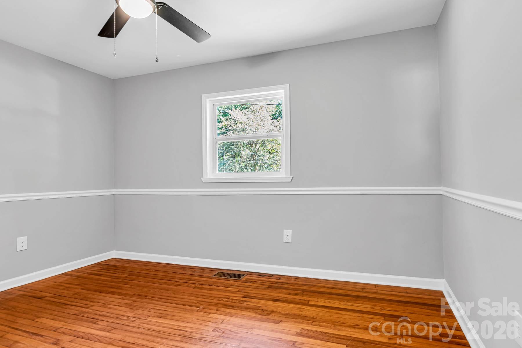402 E Horah Street Property Photo 19