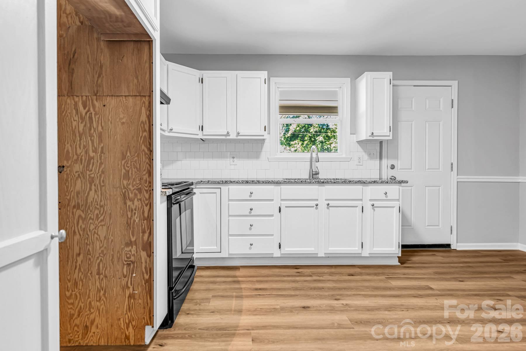 402 E Horah Street Property Photo 21