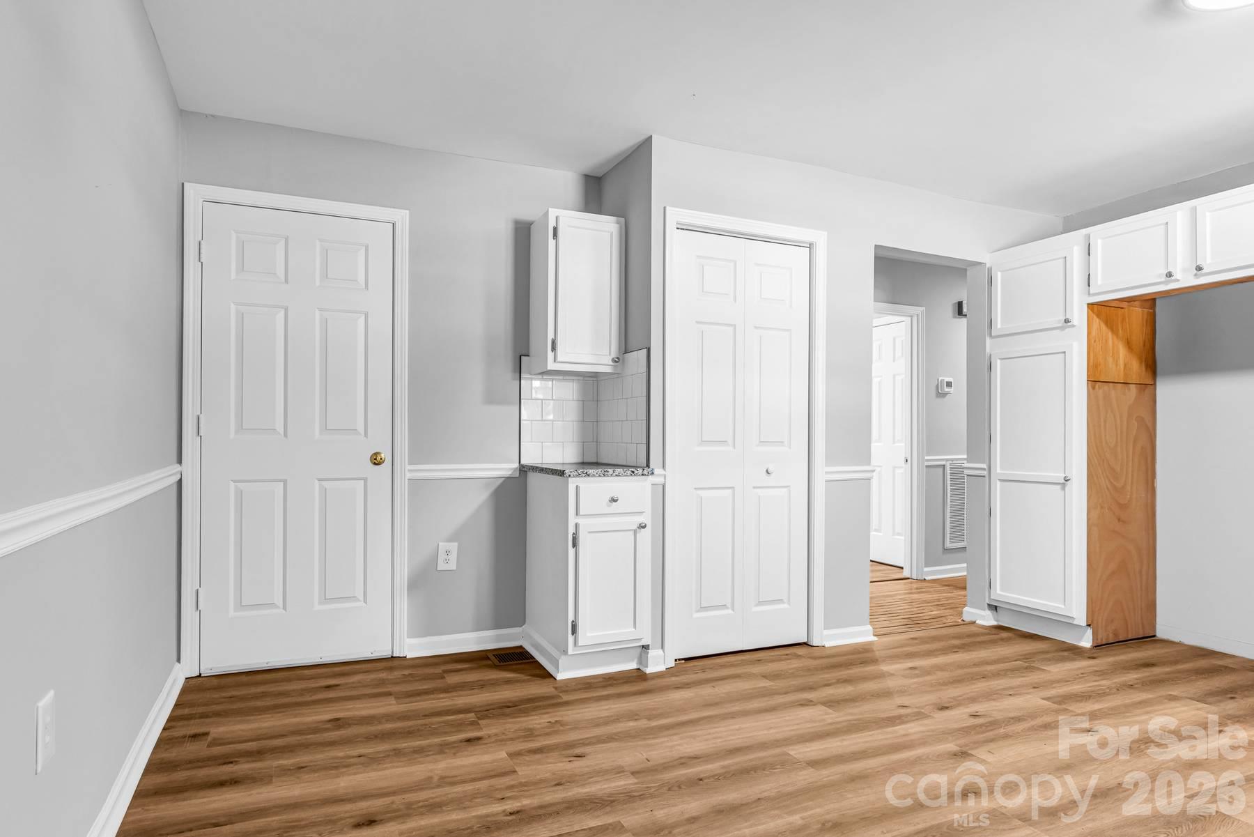 402 E Horah Street Property Photo 26
