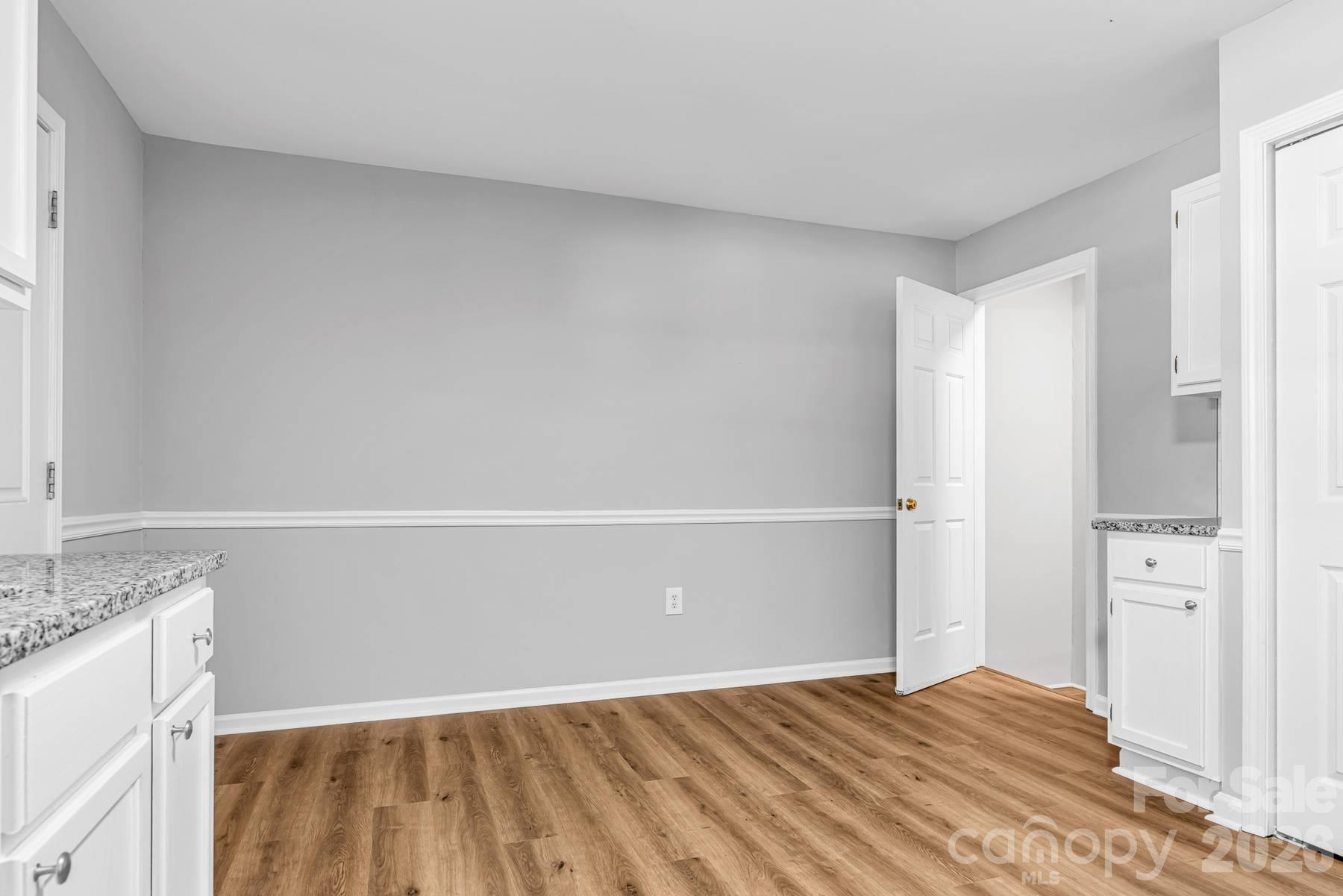 402 E Horah Street Property Photo 27