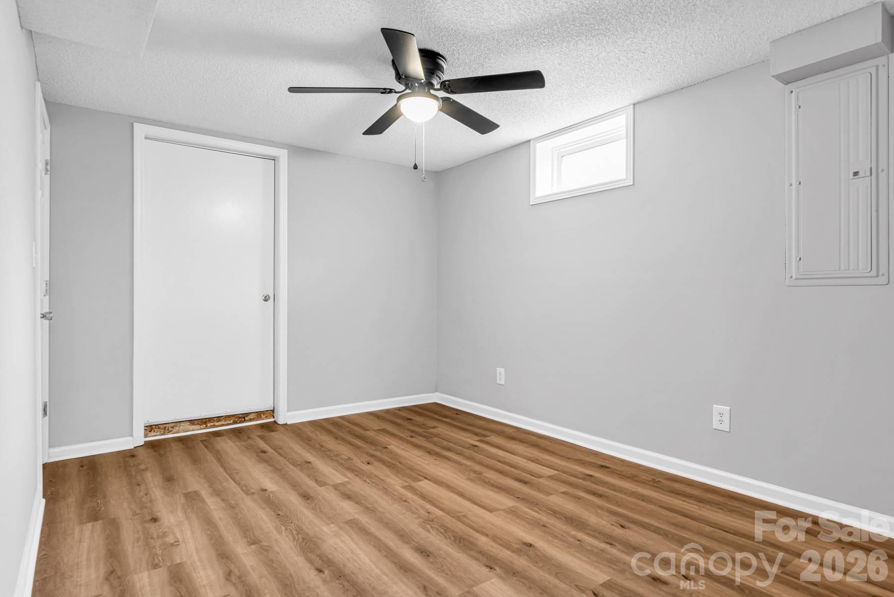 402 E Horah Street Property Photo 29