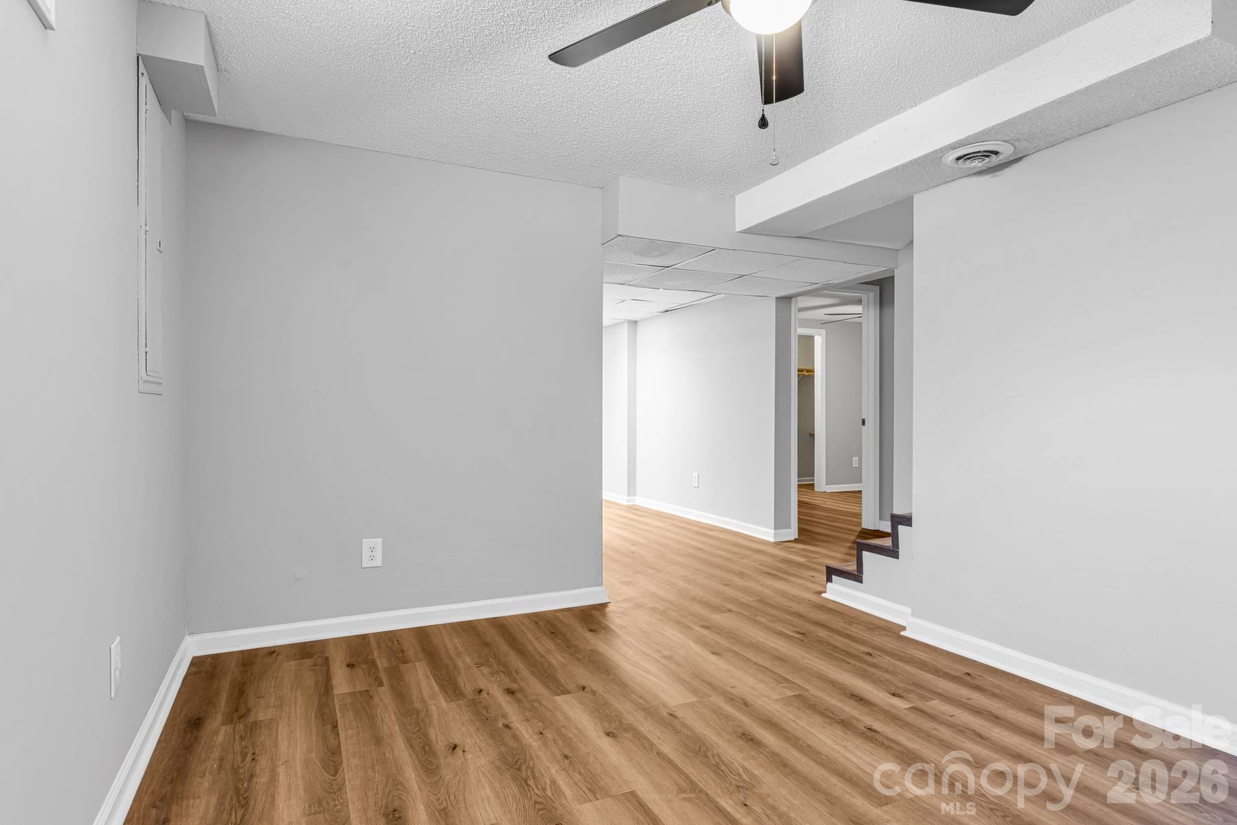 402 E Horah Street Property Photo 30