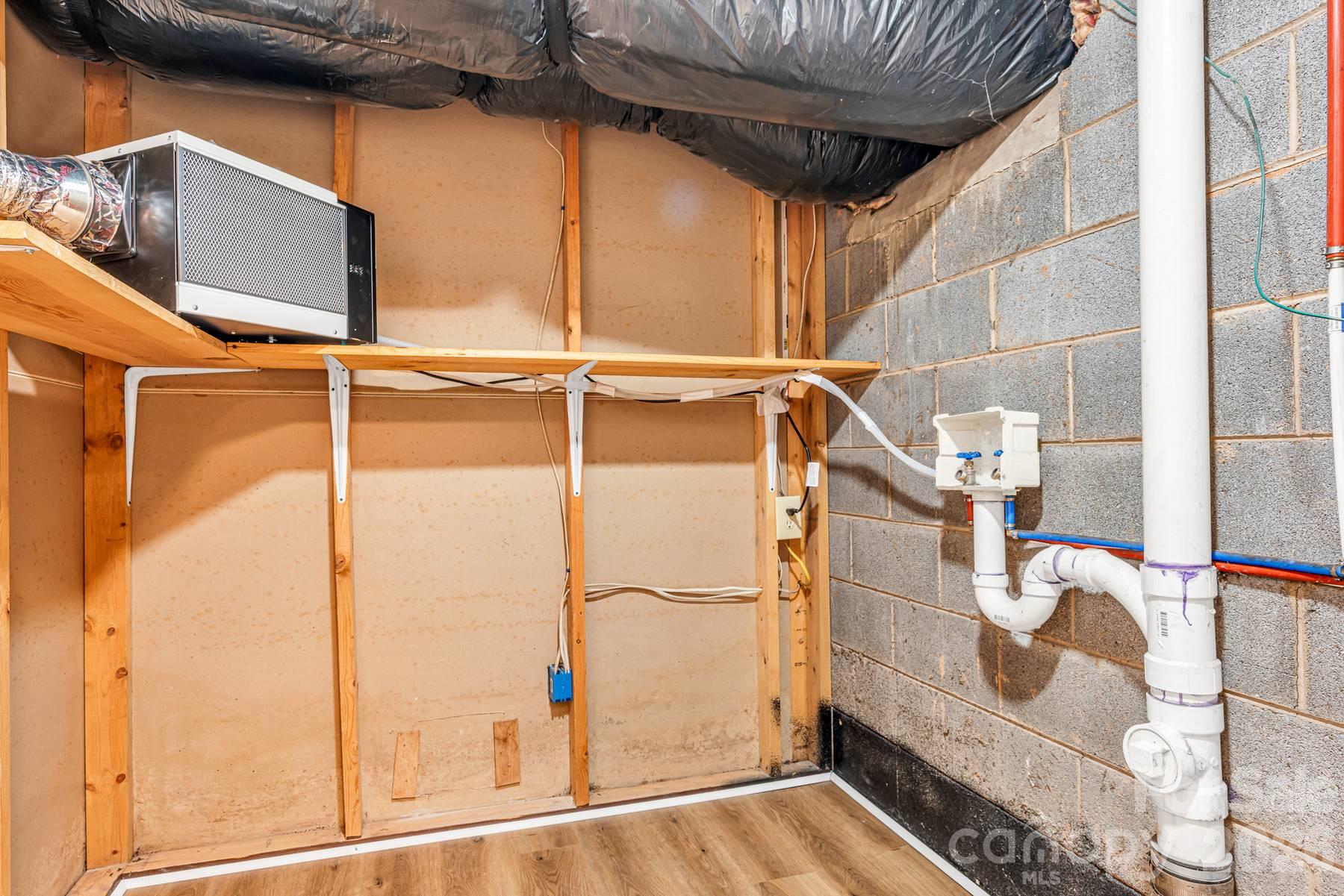 402 E Horah Street Property Photo 32