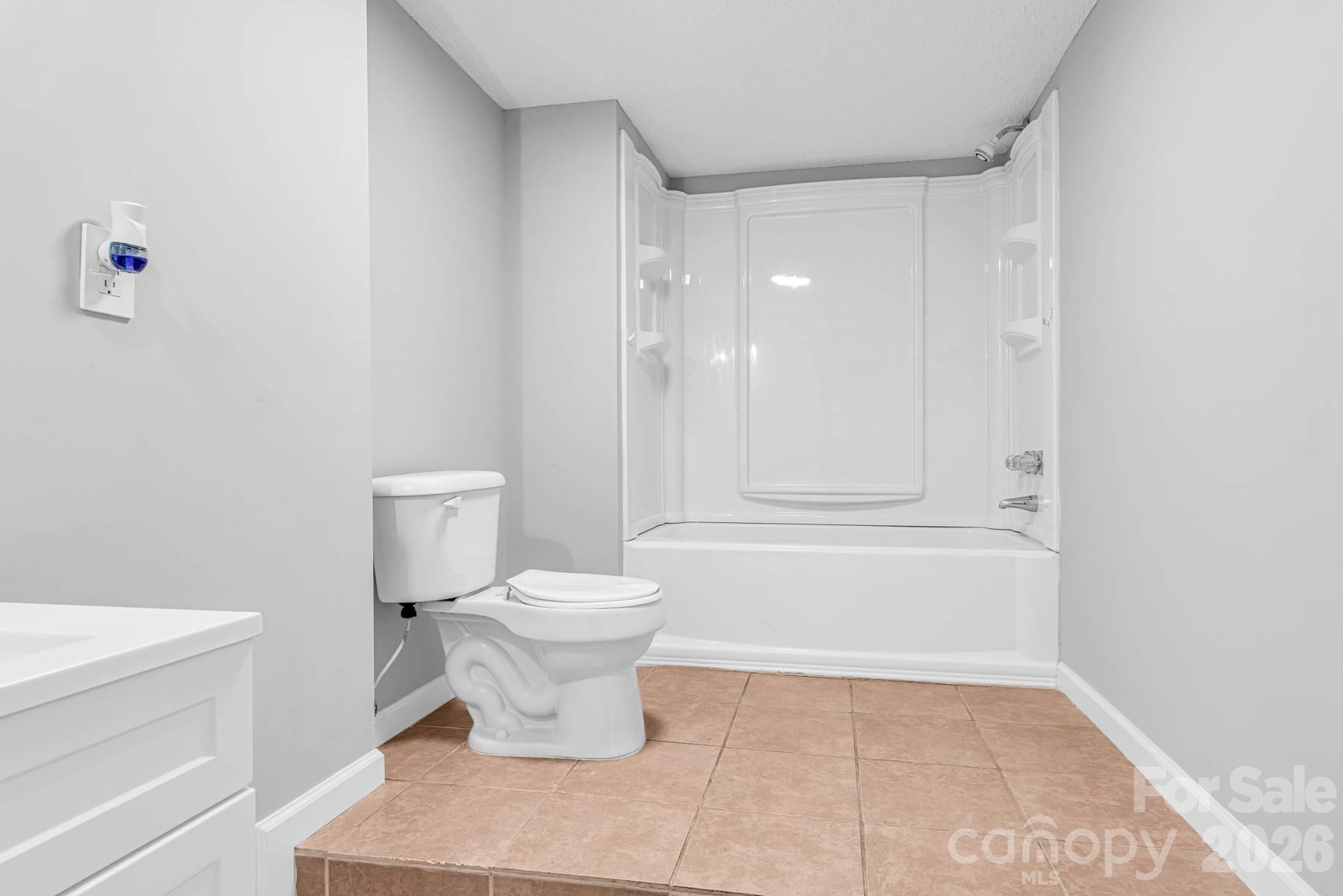 402 E Horah Street Property Photo 33
