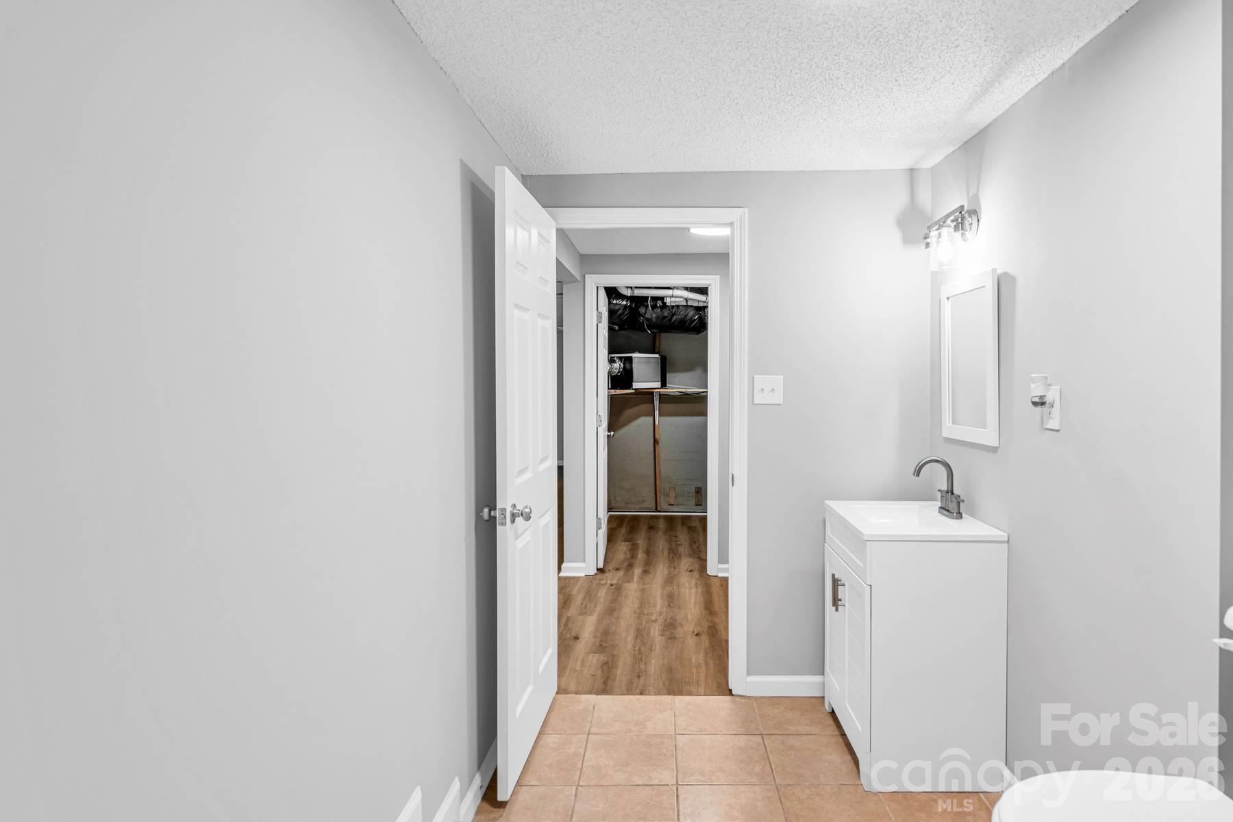 402 E Horah Street Property Photo 35