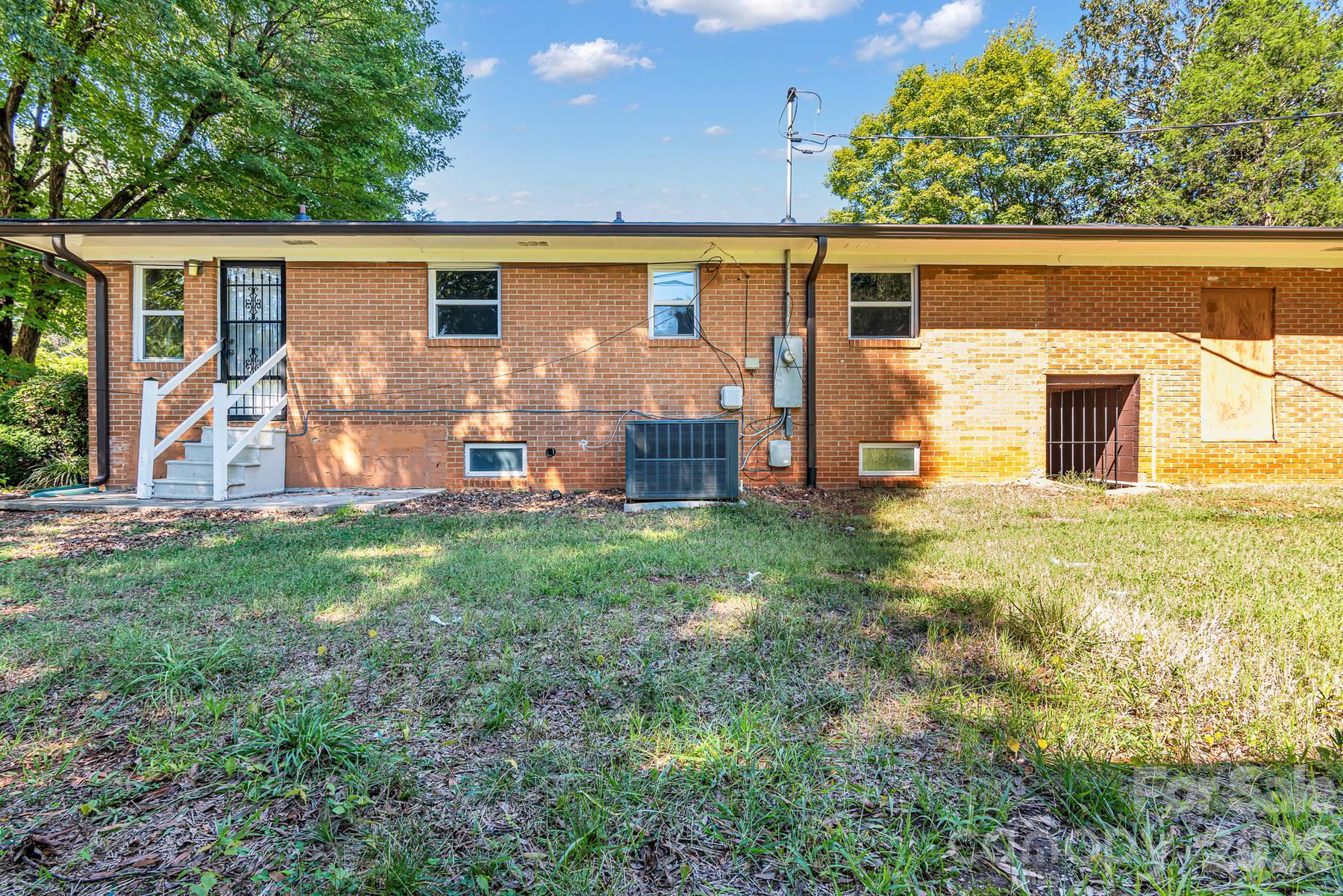 402 E Horah Street Property Photo 40
