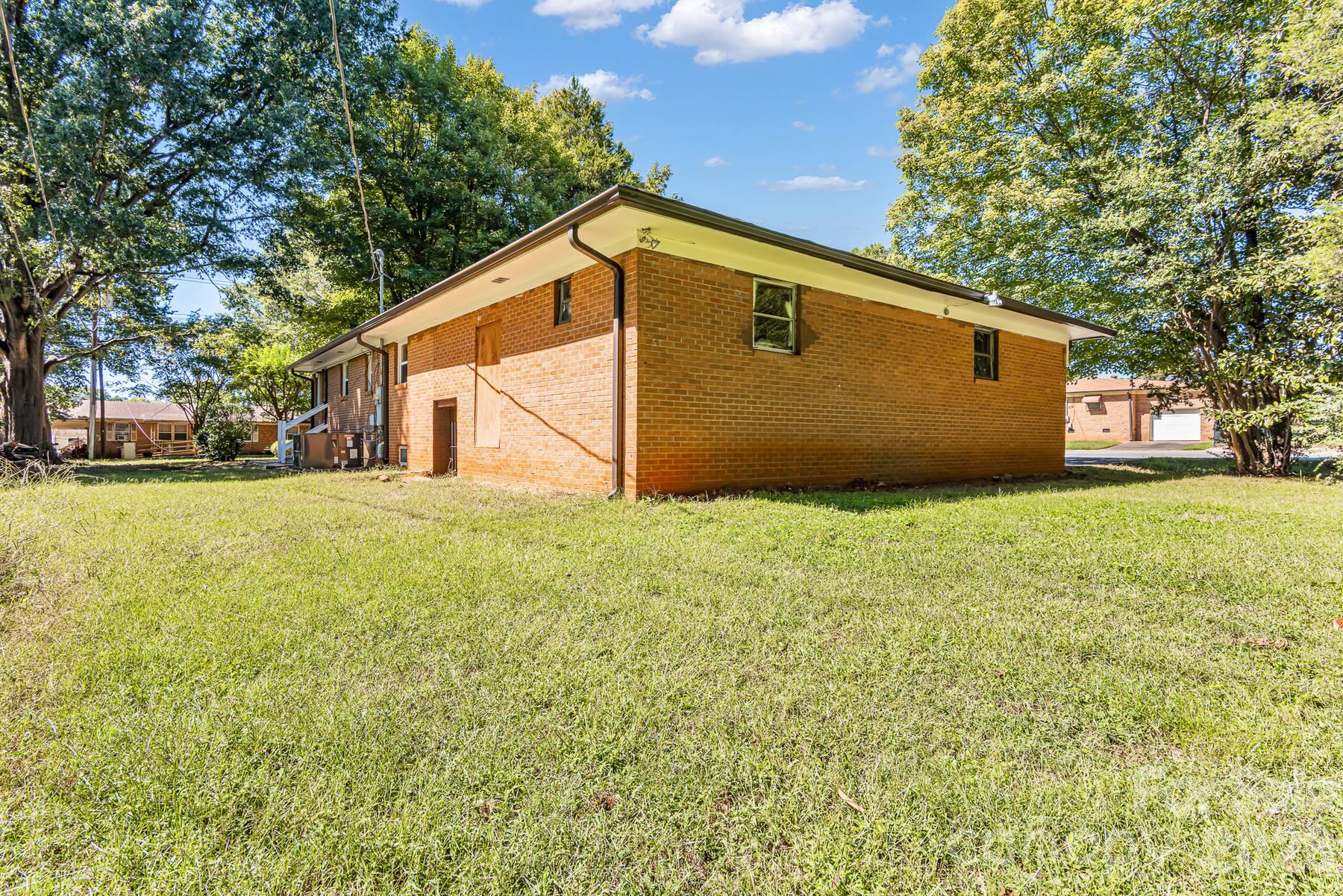 402 E Horah Street Property Photo 41