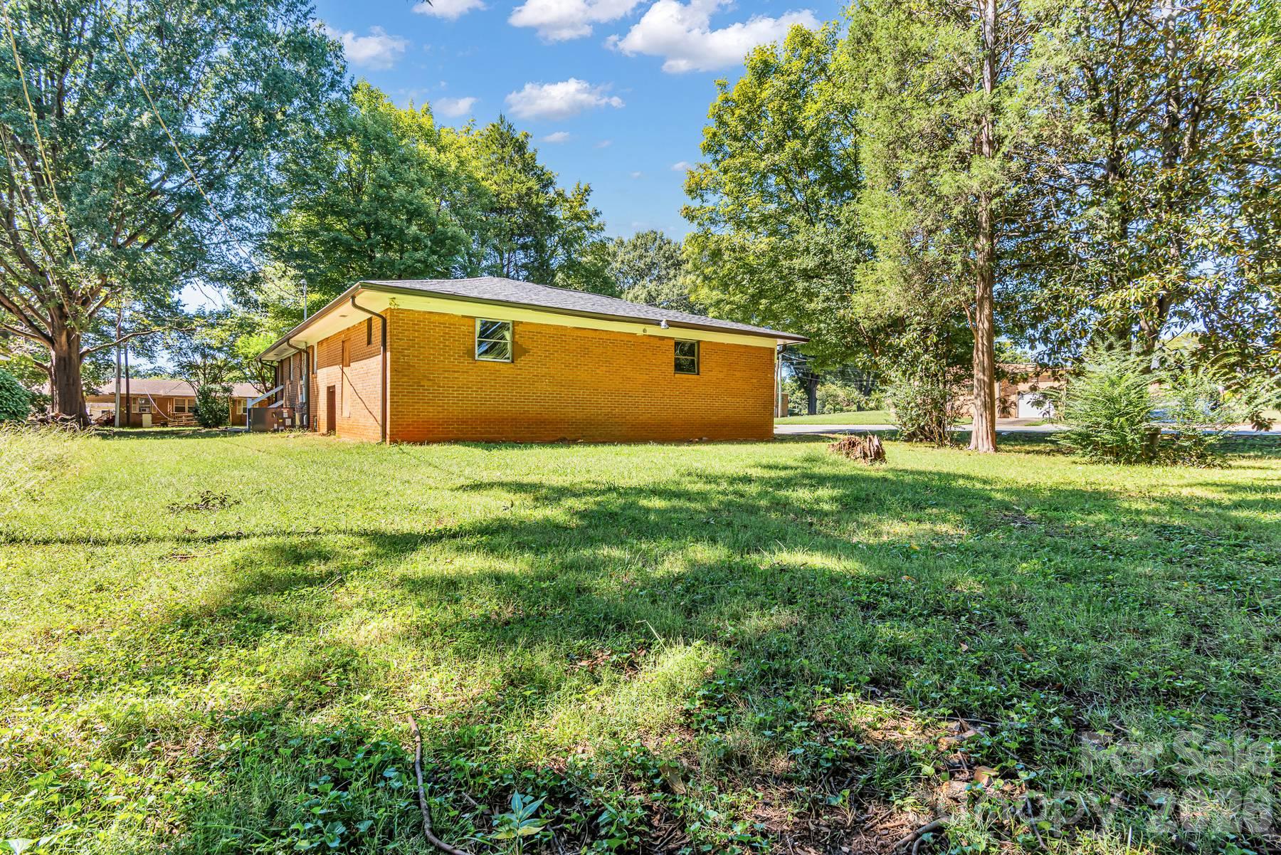 402 E Horah Street Property Photo 42