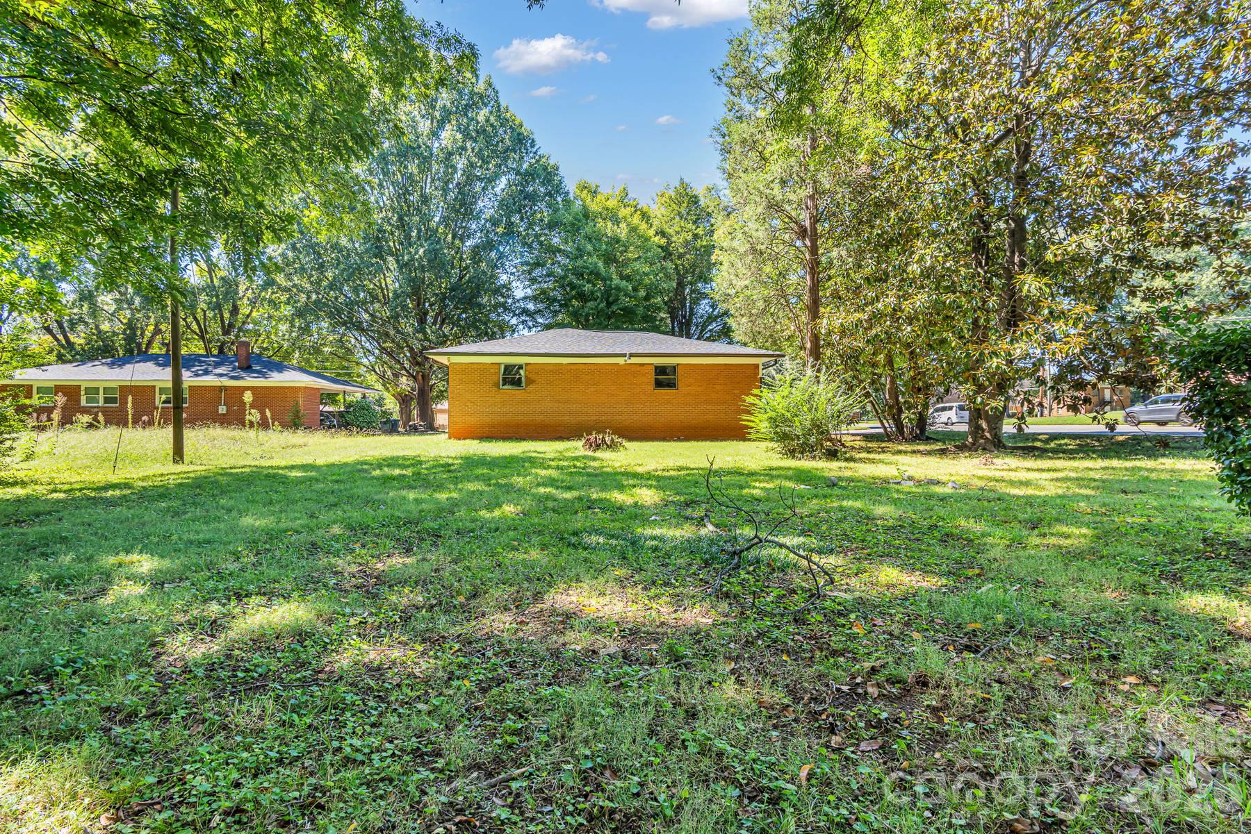 402 E Horah Street Property Photo 43