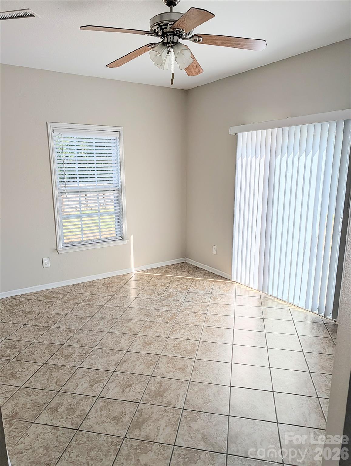 2562 Spring Breeze Way Property Photo 6