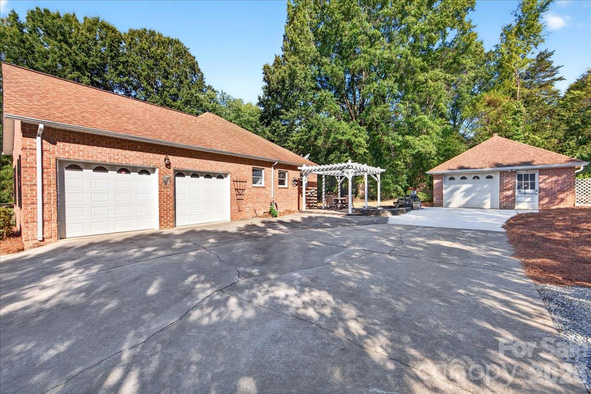 8636 Sherrills Creek Drive Property Photo 34