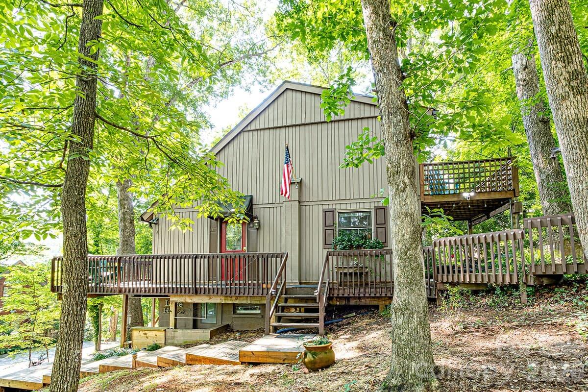 208 N West Lake Drive Property Photo 2