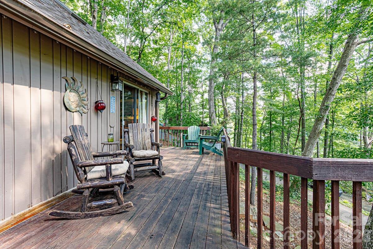 208 N West Lake Drive Property Photo 5