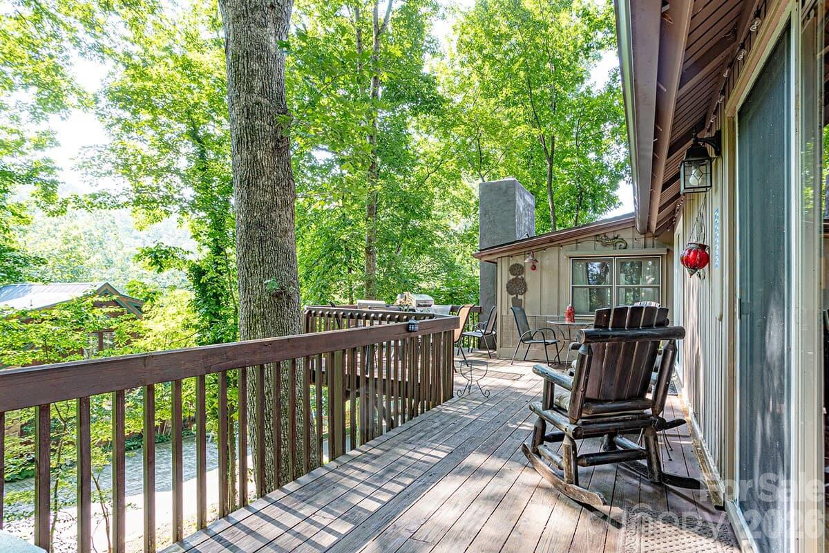 208 N West Lake Drive Property Photo 6