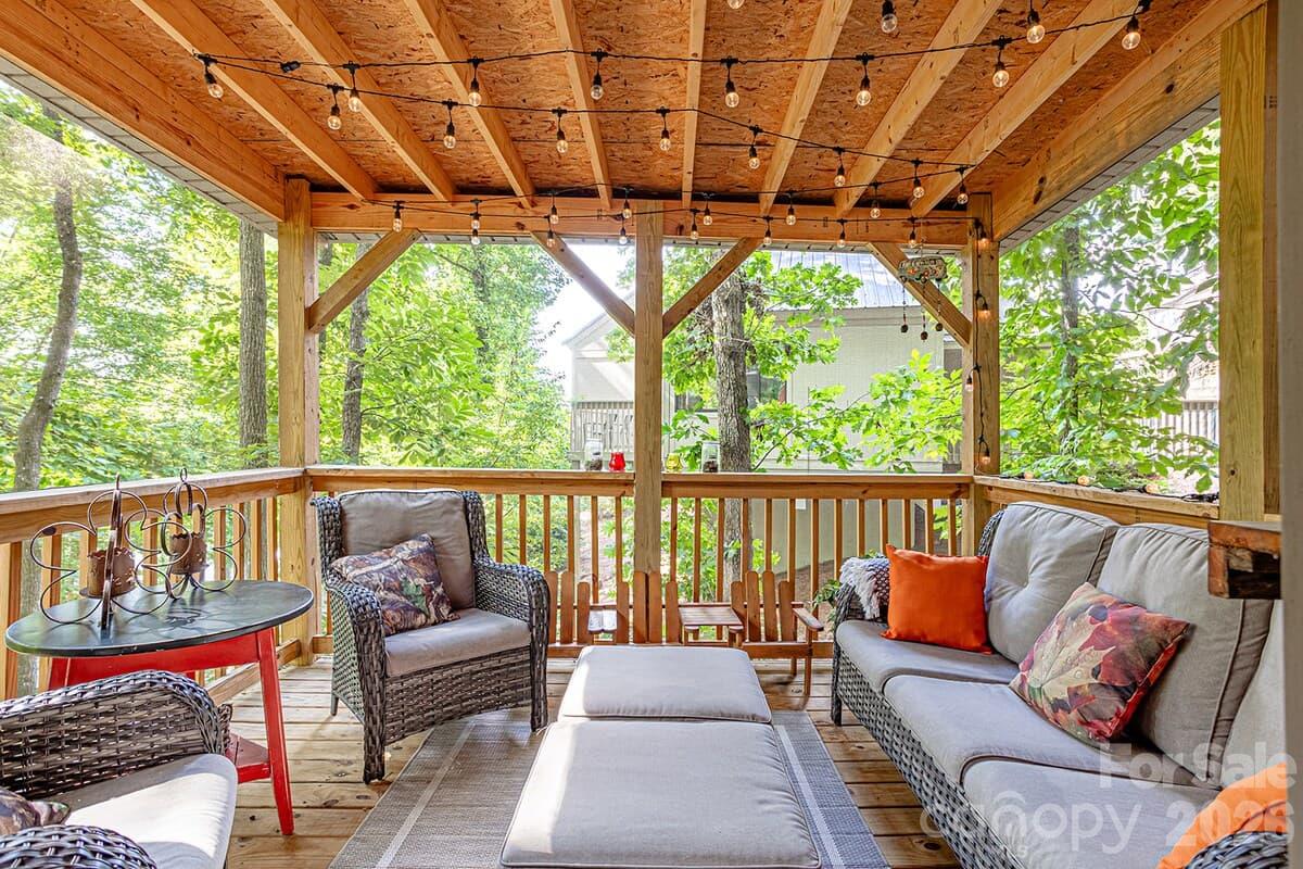 208 N West Lake Drive Property Photo 8