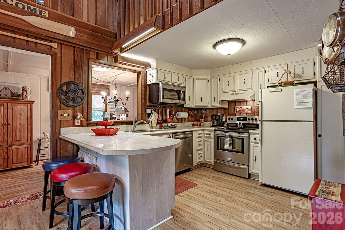 208 N West Lake Drive Property Photo 12