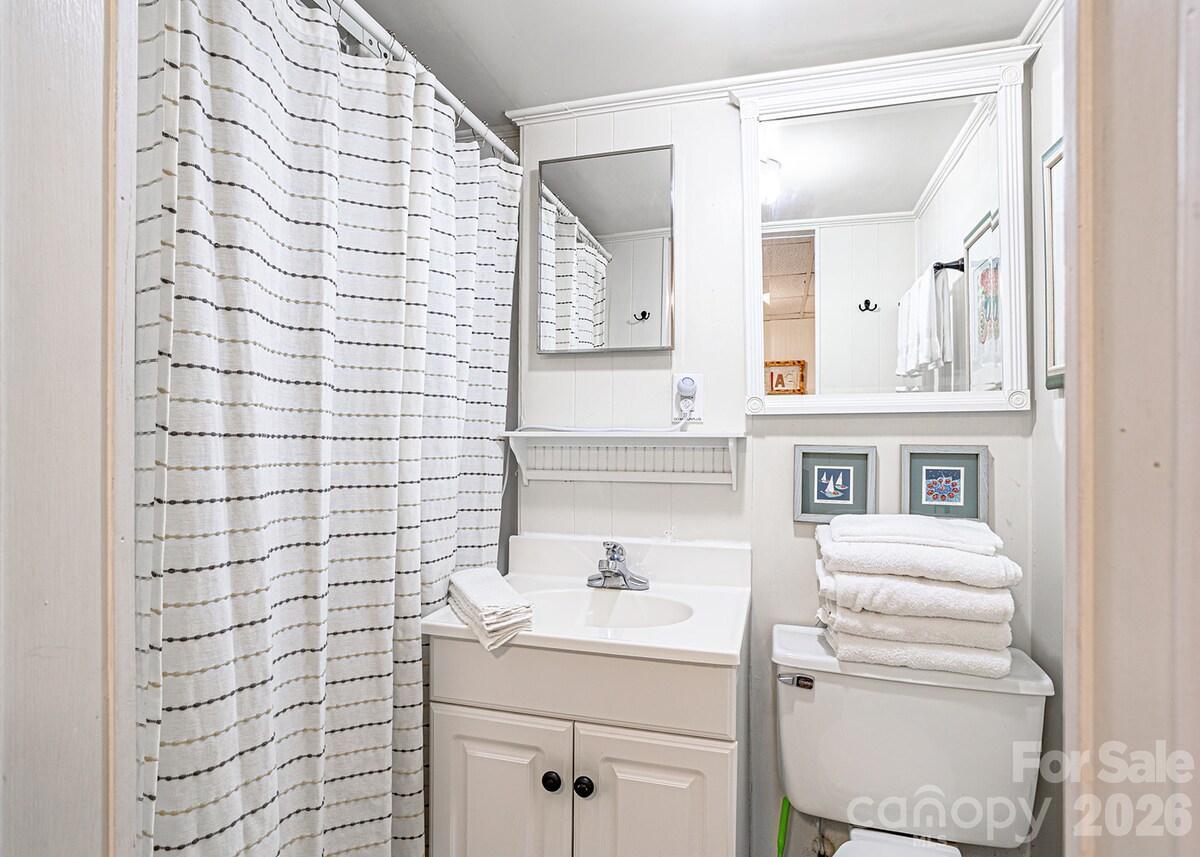 208 N West Lake Drive Property Photo 29