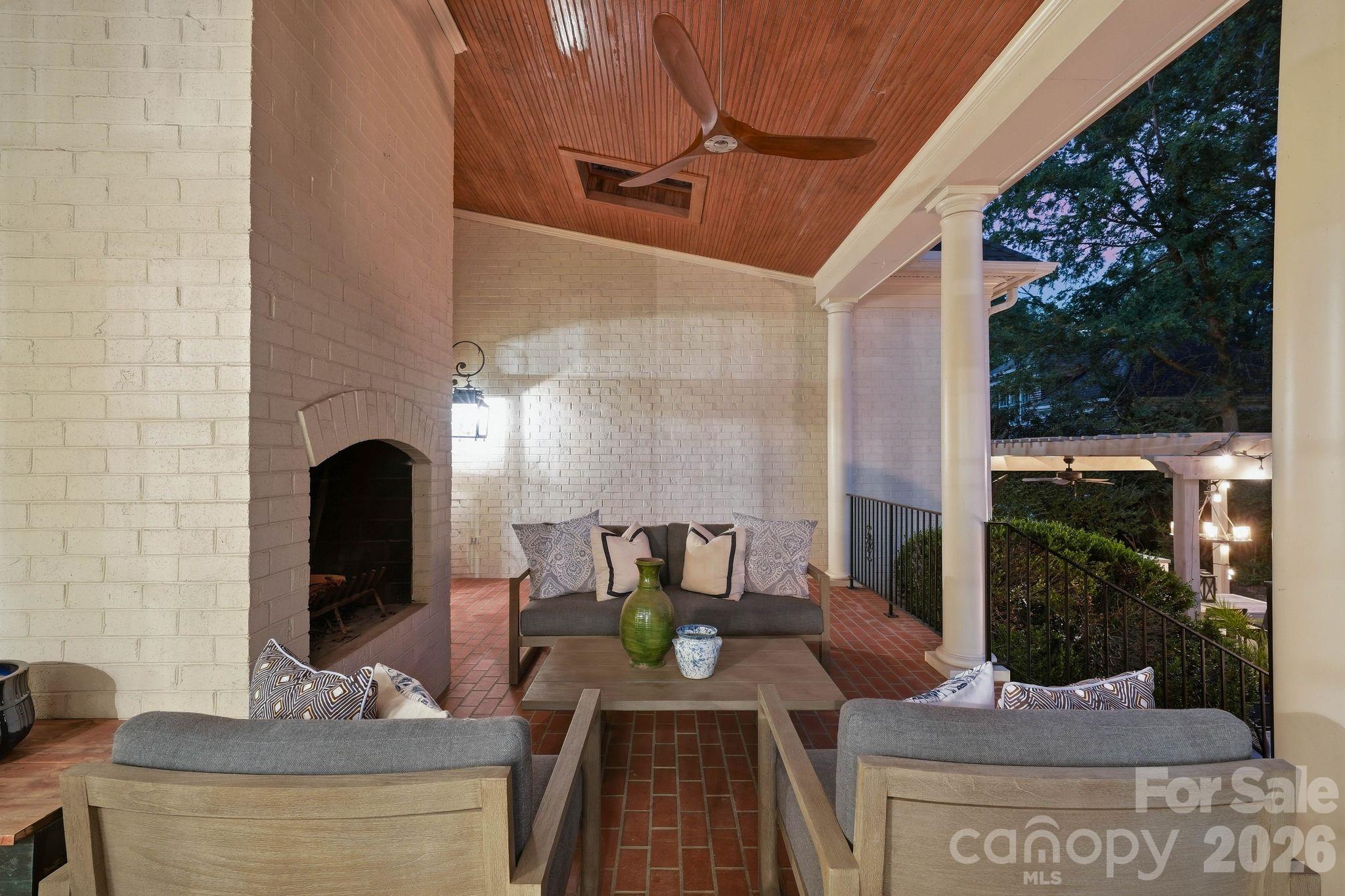 2419 Overhill Road Property Photo 5