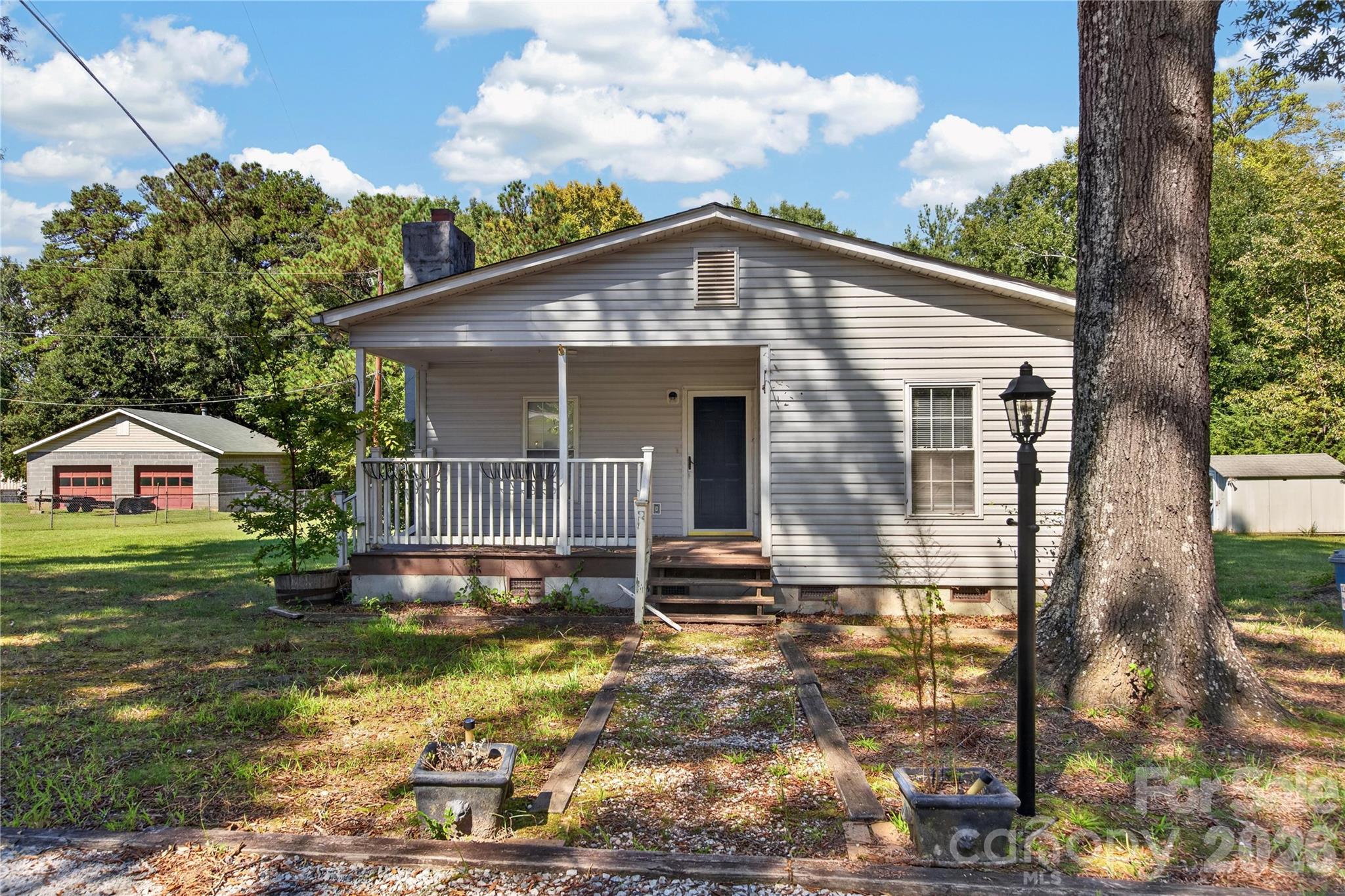 7572 Charlotte Highway Property Photo 1