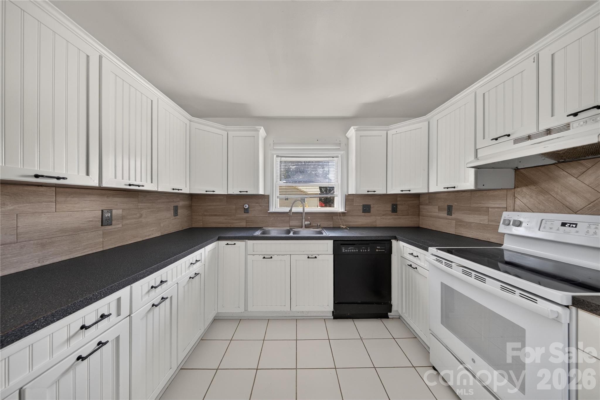 7572 Charlotte Highway Property Photo 7