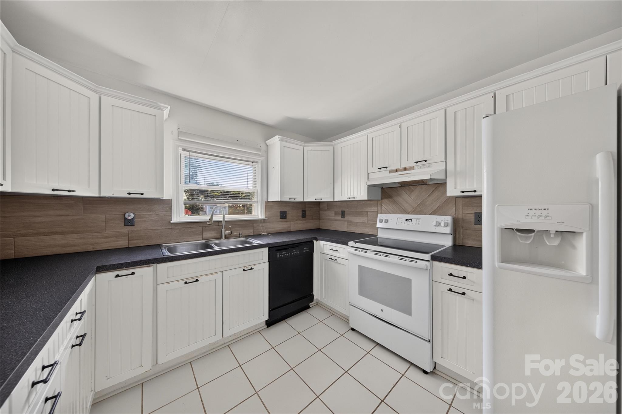 7572 Charlotte Highway Property Photo 8