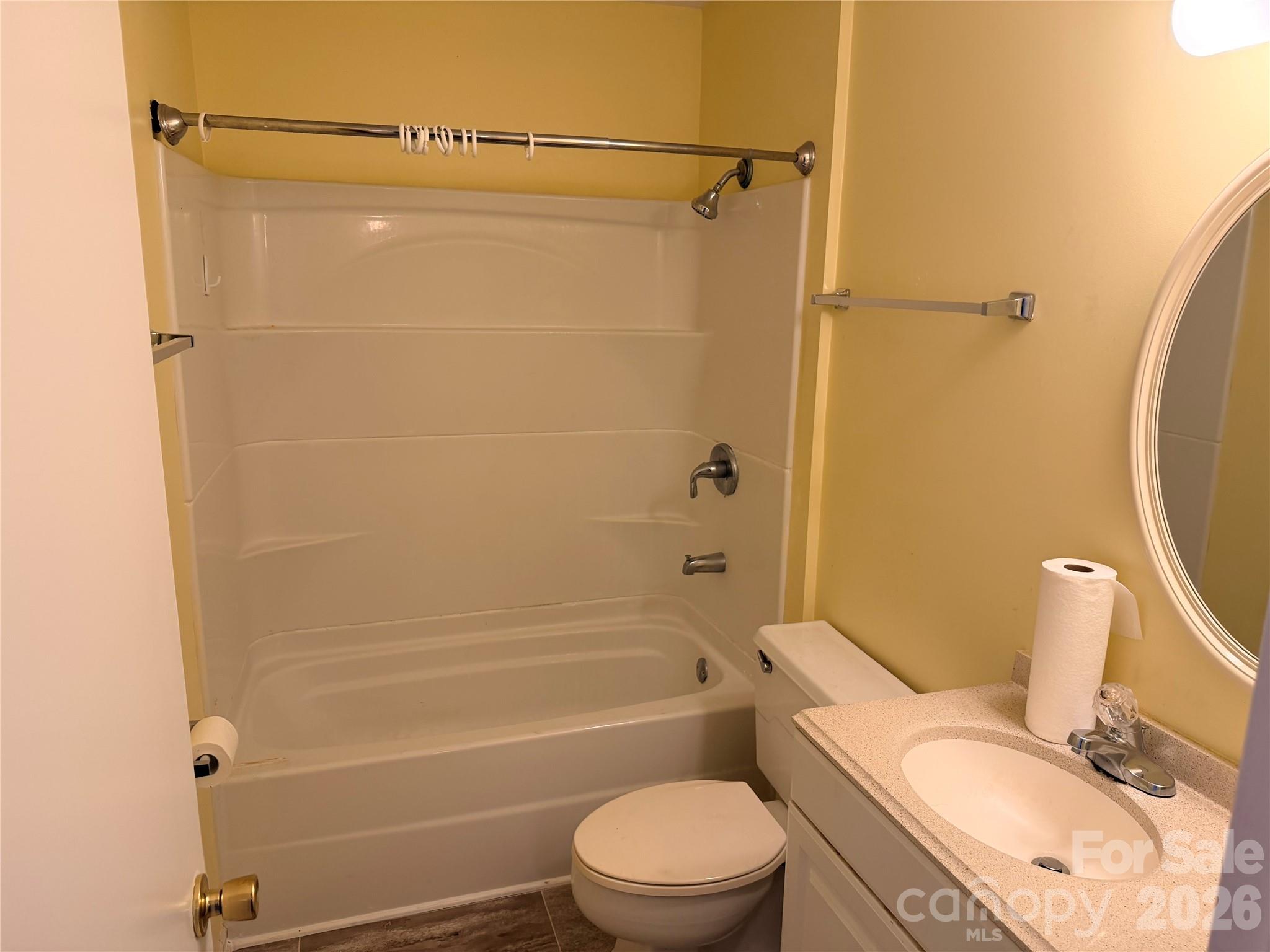 1300 Larchmont Place 202 Property Photo 10