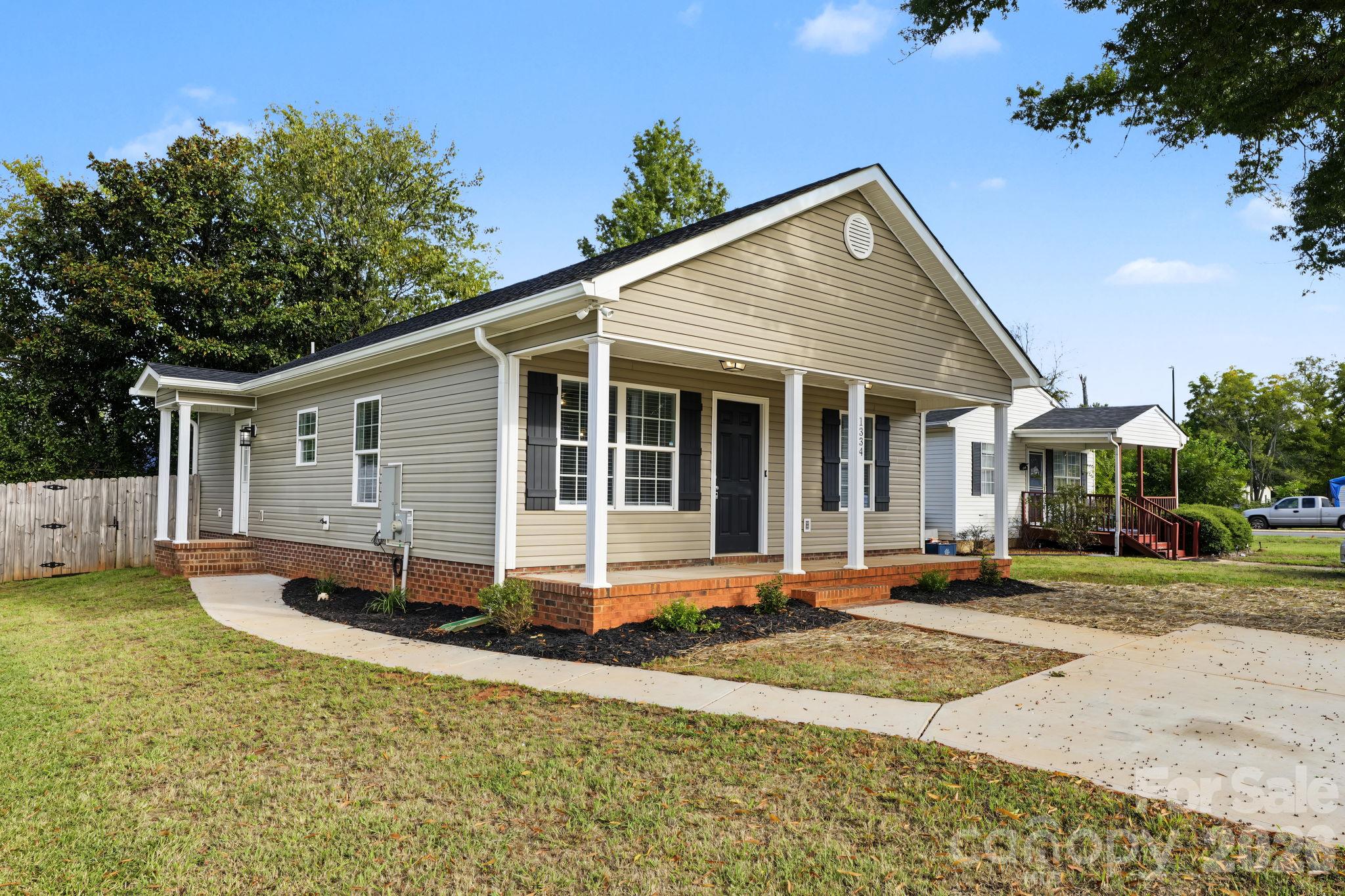 1334 Flint Hill Street Property Photo 2